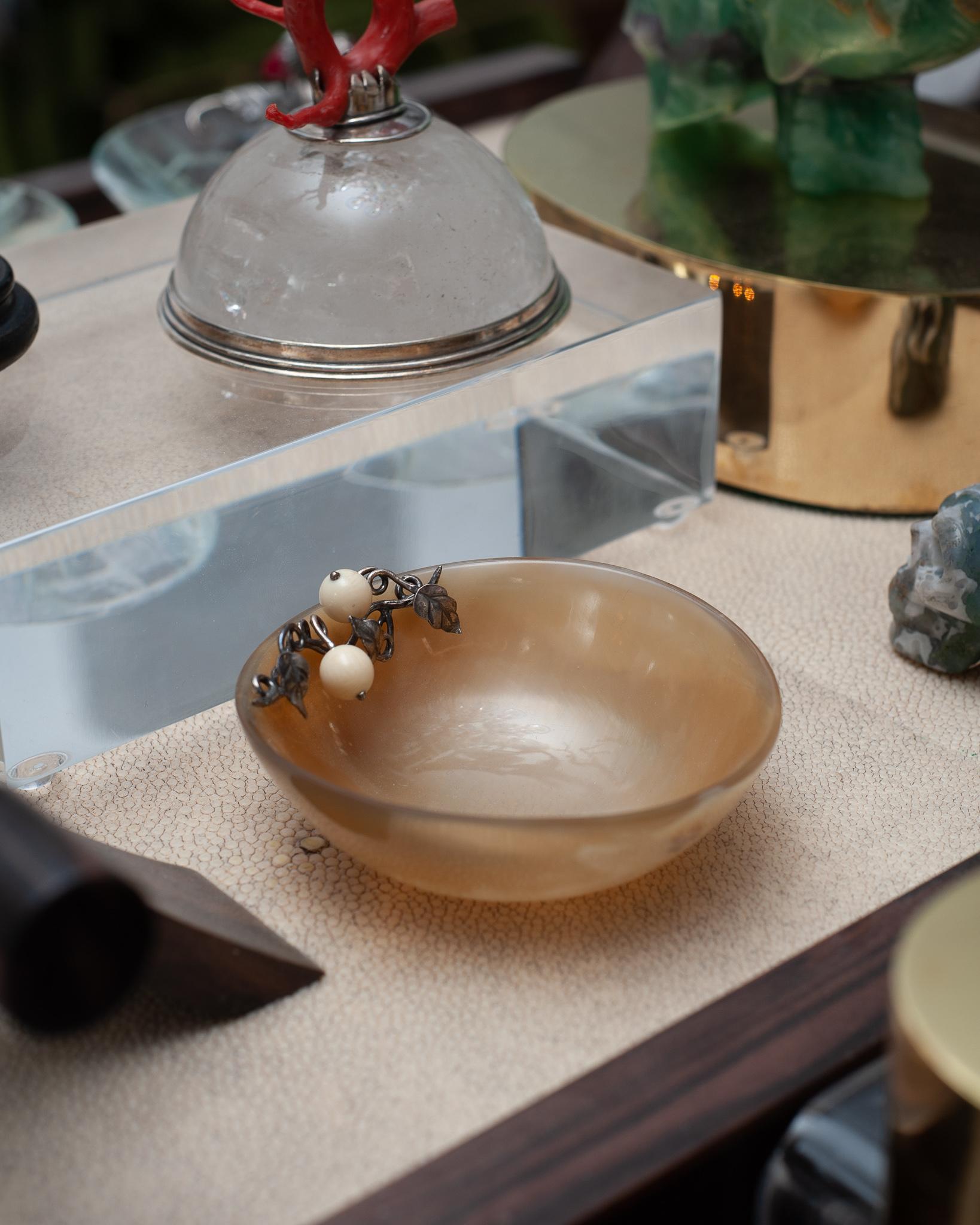 Contemporary Beige Horn Bowls with Sterling Silver Leaves and Berries In New Condition In Toronto, ON