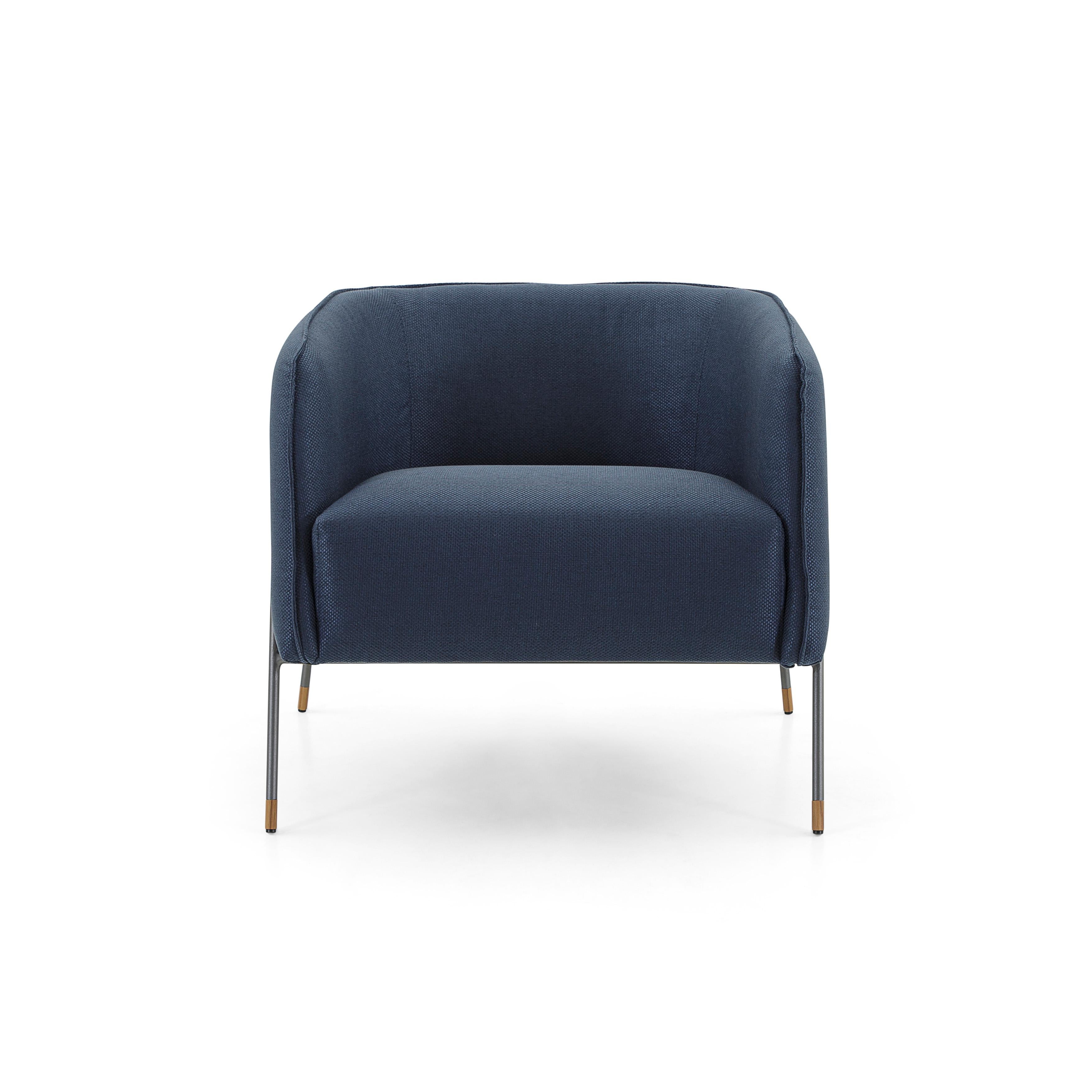 Our creative team from Uultis has created this amazing upholstered armchair, the ideal furniture providing you the comfort and the perfect fit in a variety of settings including living rooms, offices, and bedrooms to add that extra touch to your