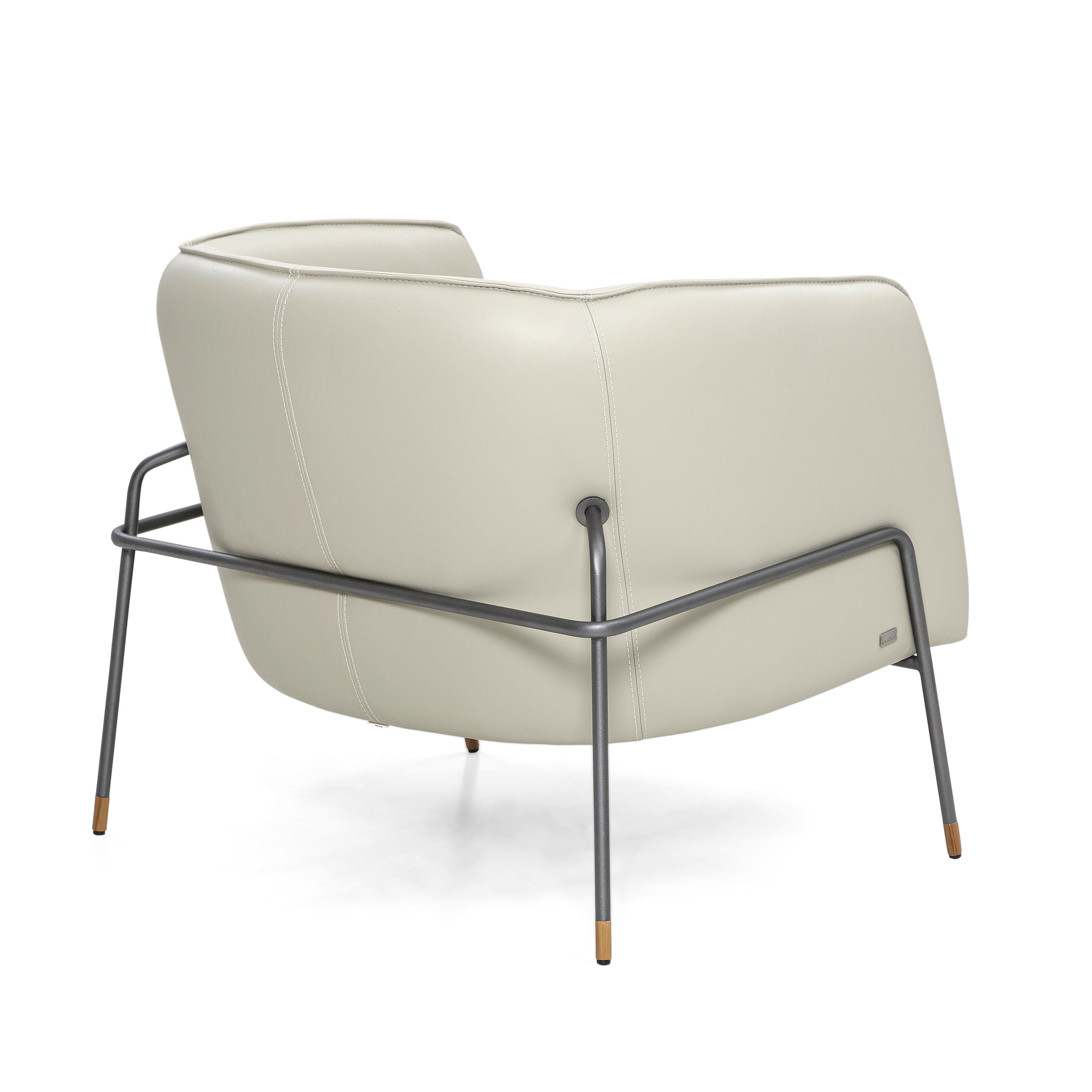 Brazilian Contemporary Bella Armchair Featuring Metal Frame and Off-White Leather For Sale