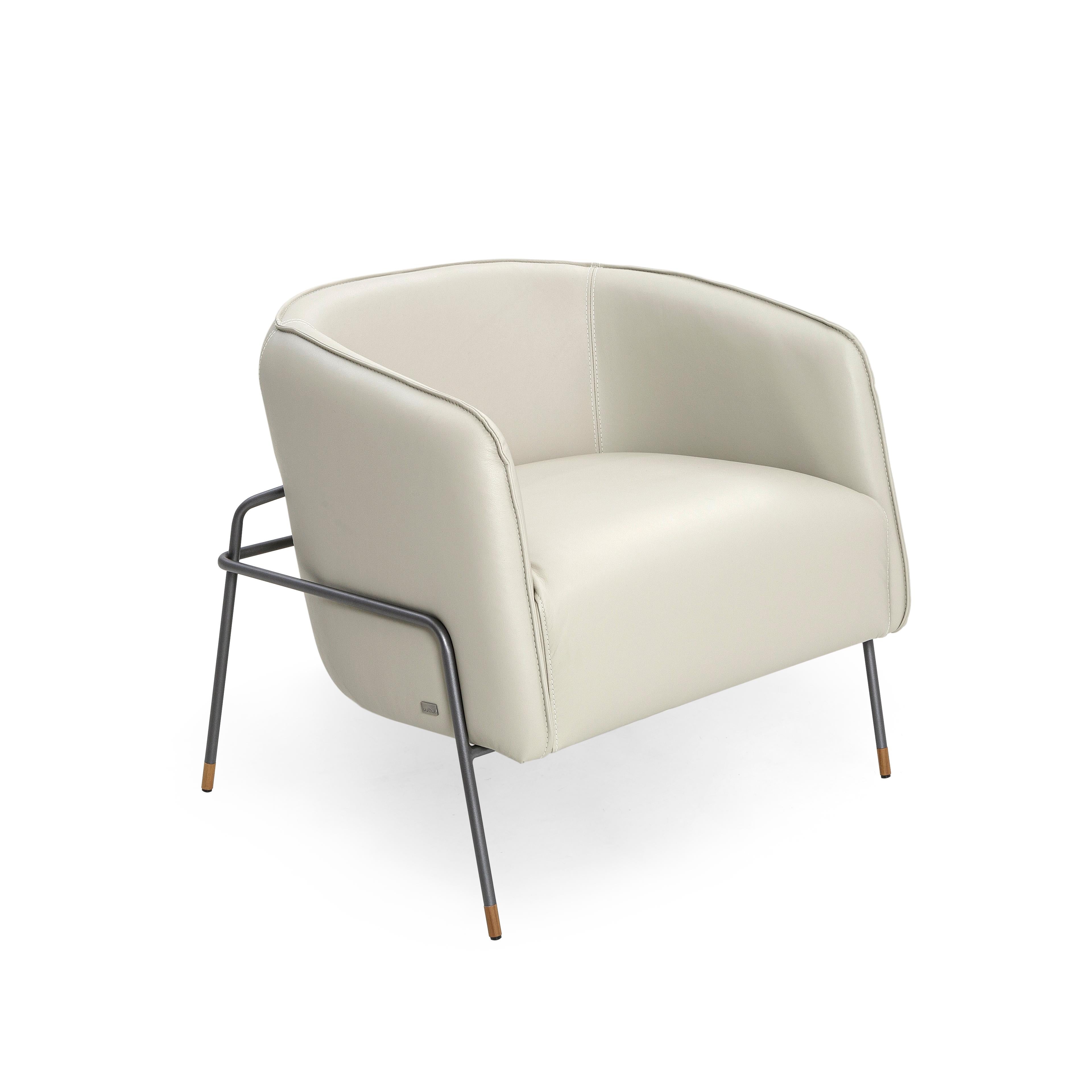 Contemporary Bella Armchair Featuring Metal Frame and Off-White Leather For Sale 1