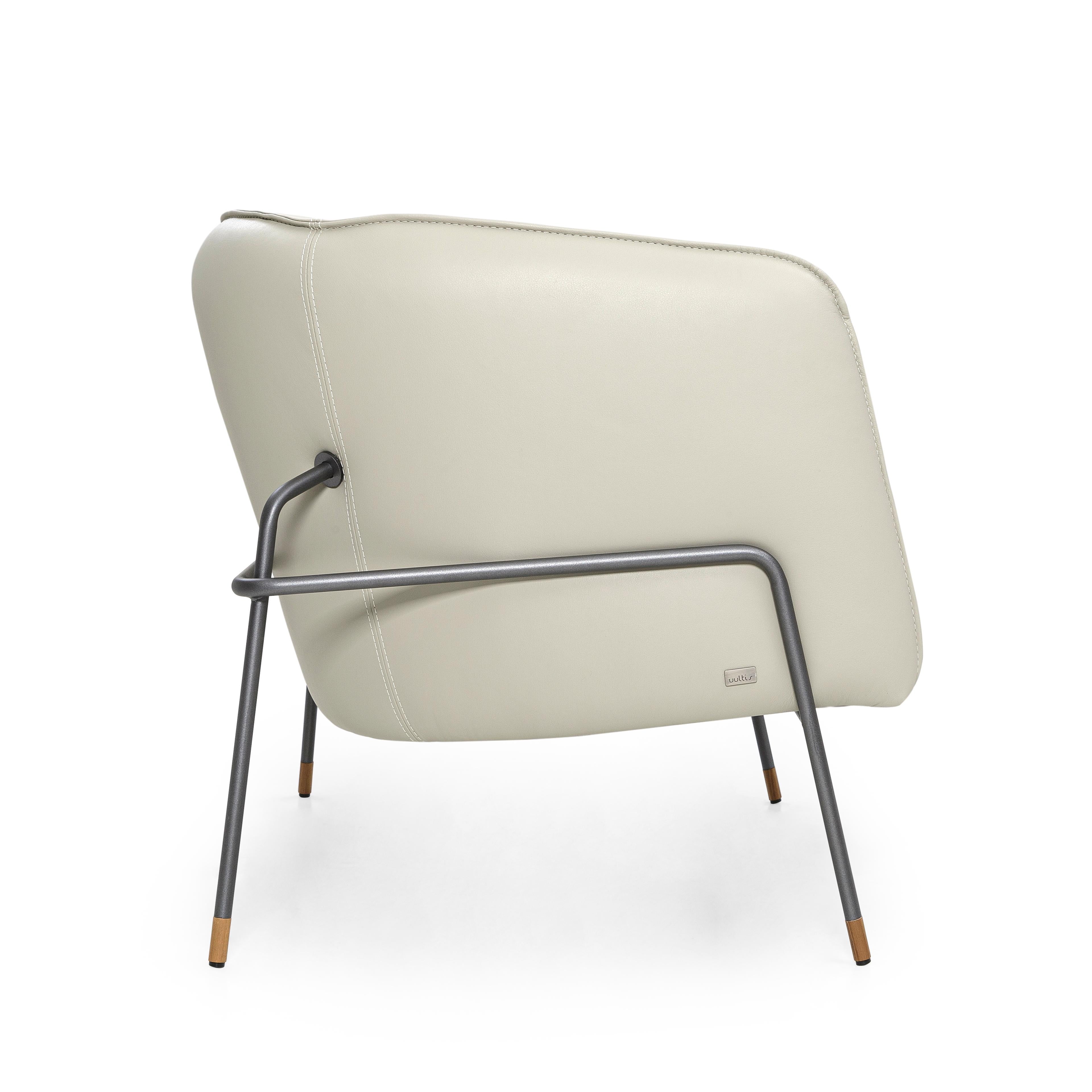 Contemporary Bella Armchair Featuring Metal Frame and Off-White Leather For Sale 2