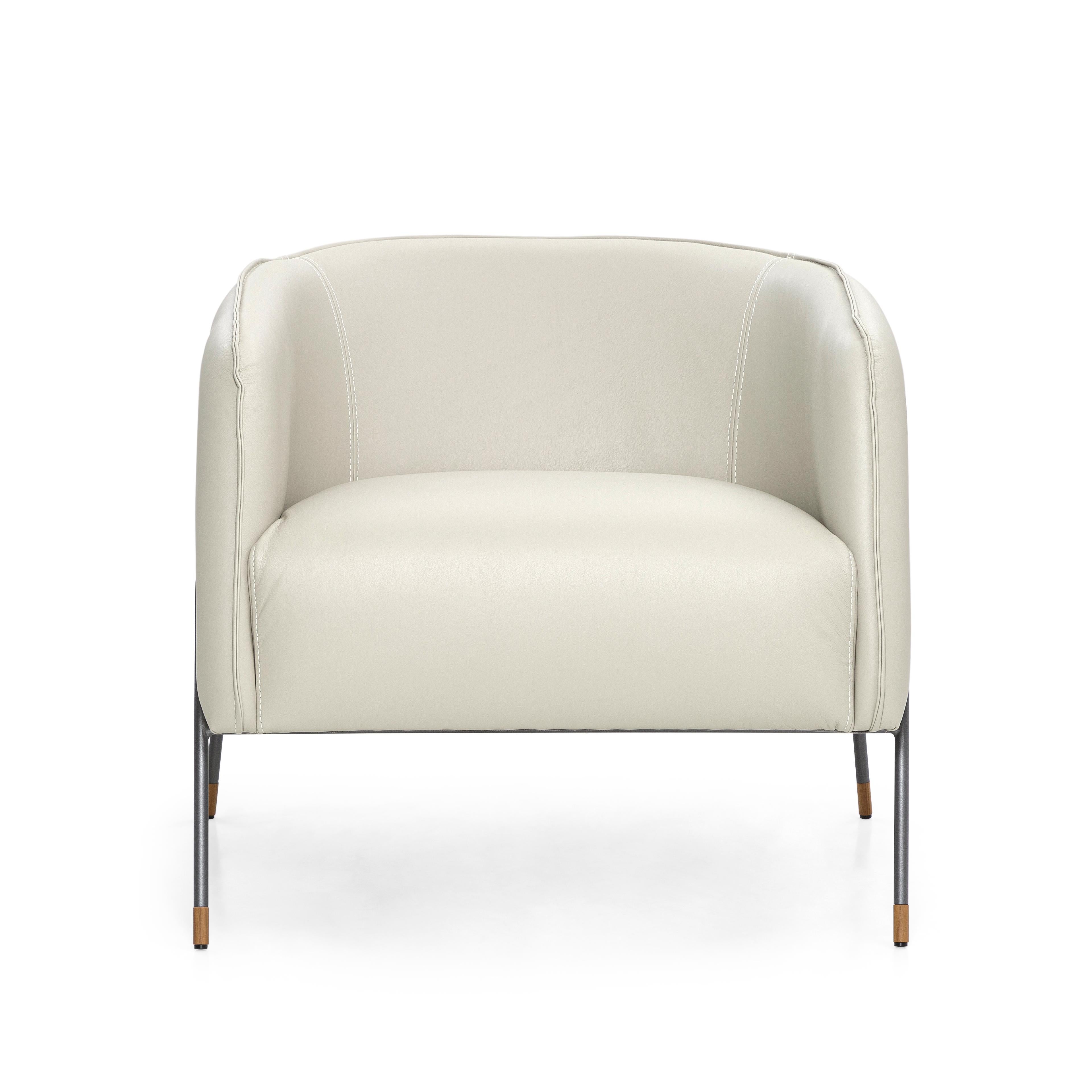 Contemporary Bella Armchair Featuring Metal Frame and Off-White Leather For Sale 3