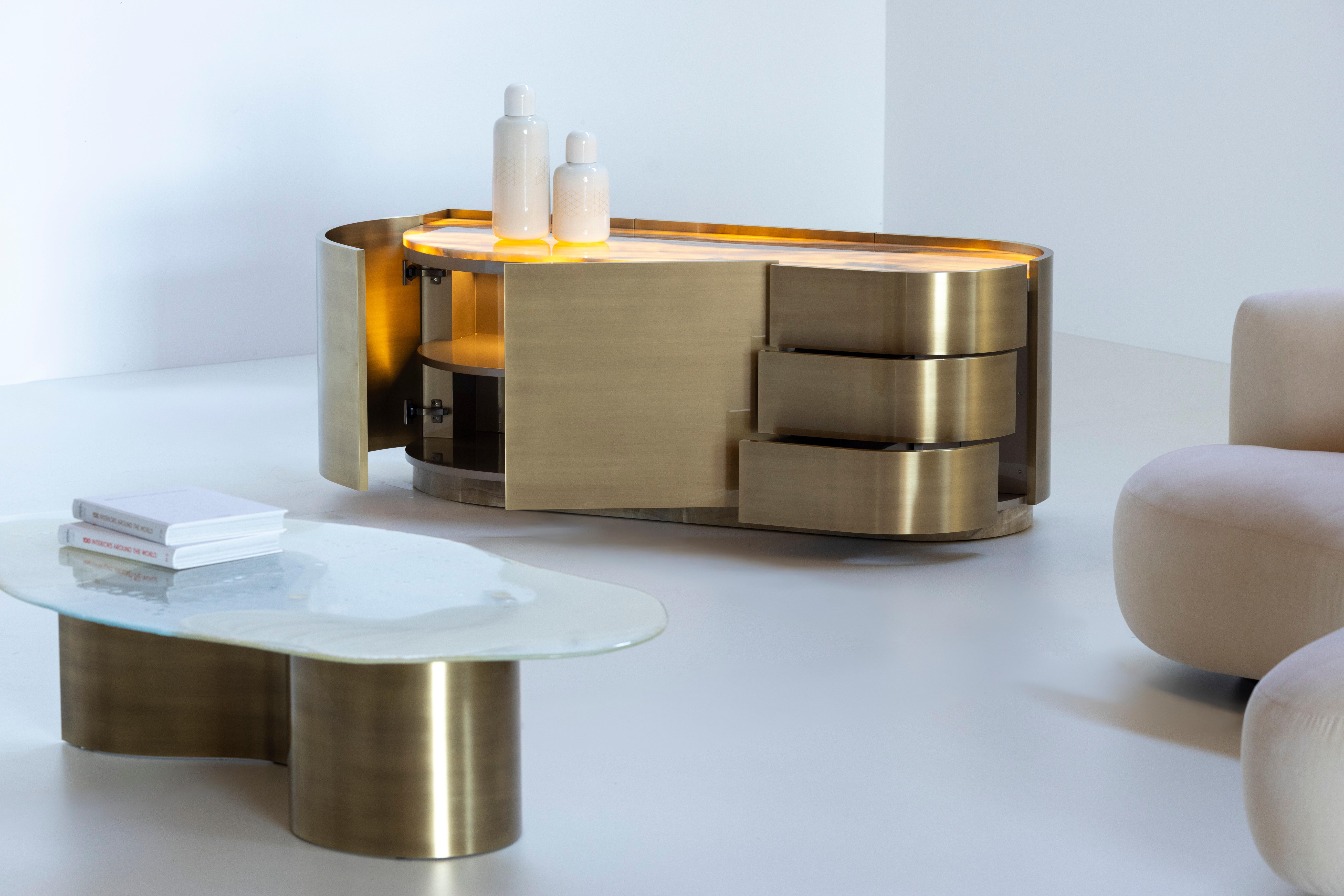 Table basse contemporaine Benagil, laiton, verre Ambar, fait main par Greenapple en vente 4