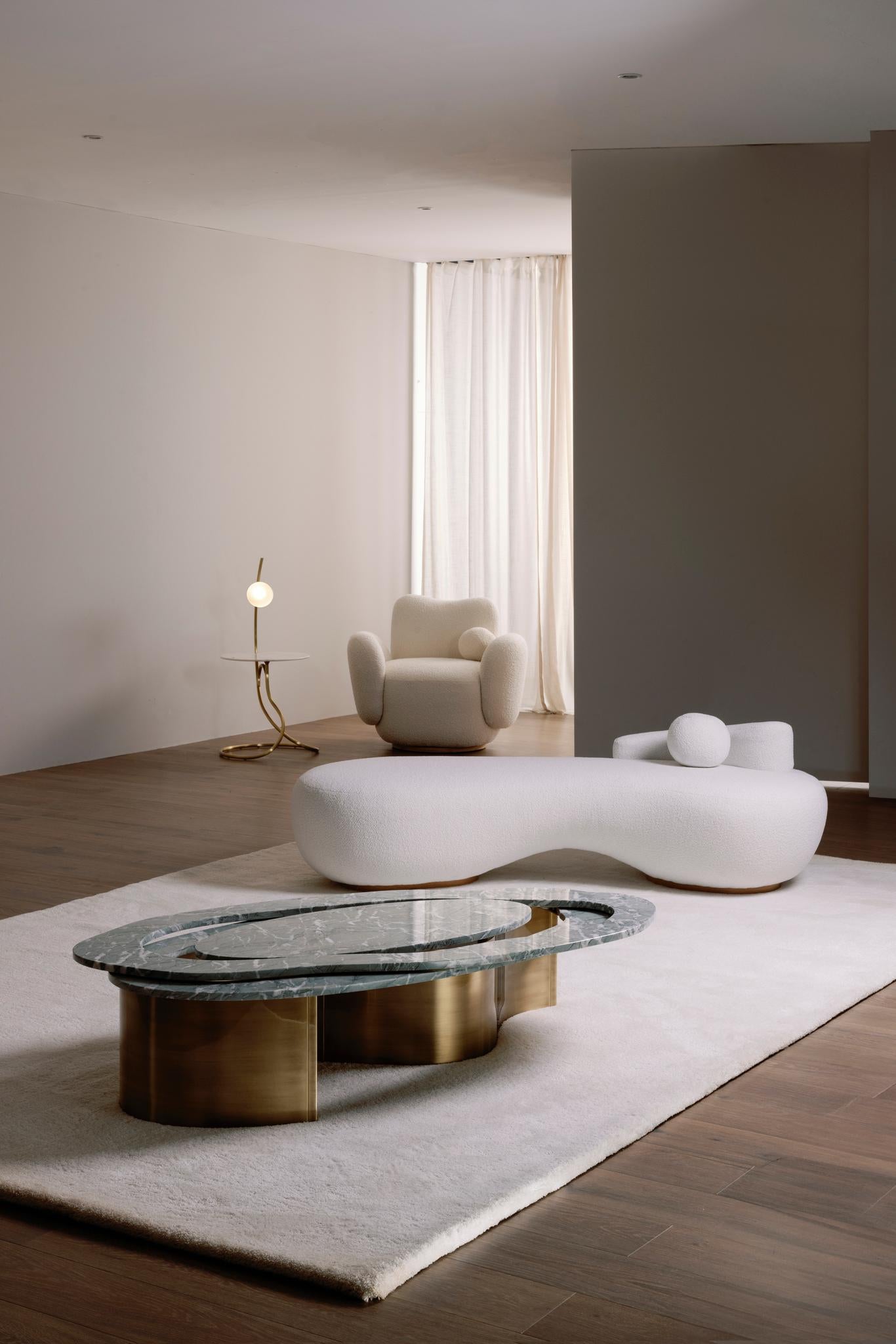 Table basse contemporaine Benagil, laiton, verre Ambar, fait main par Greenapple en vente 9