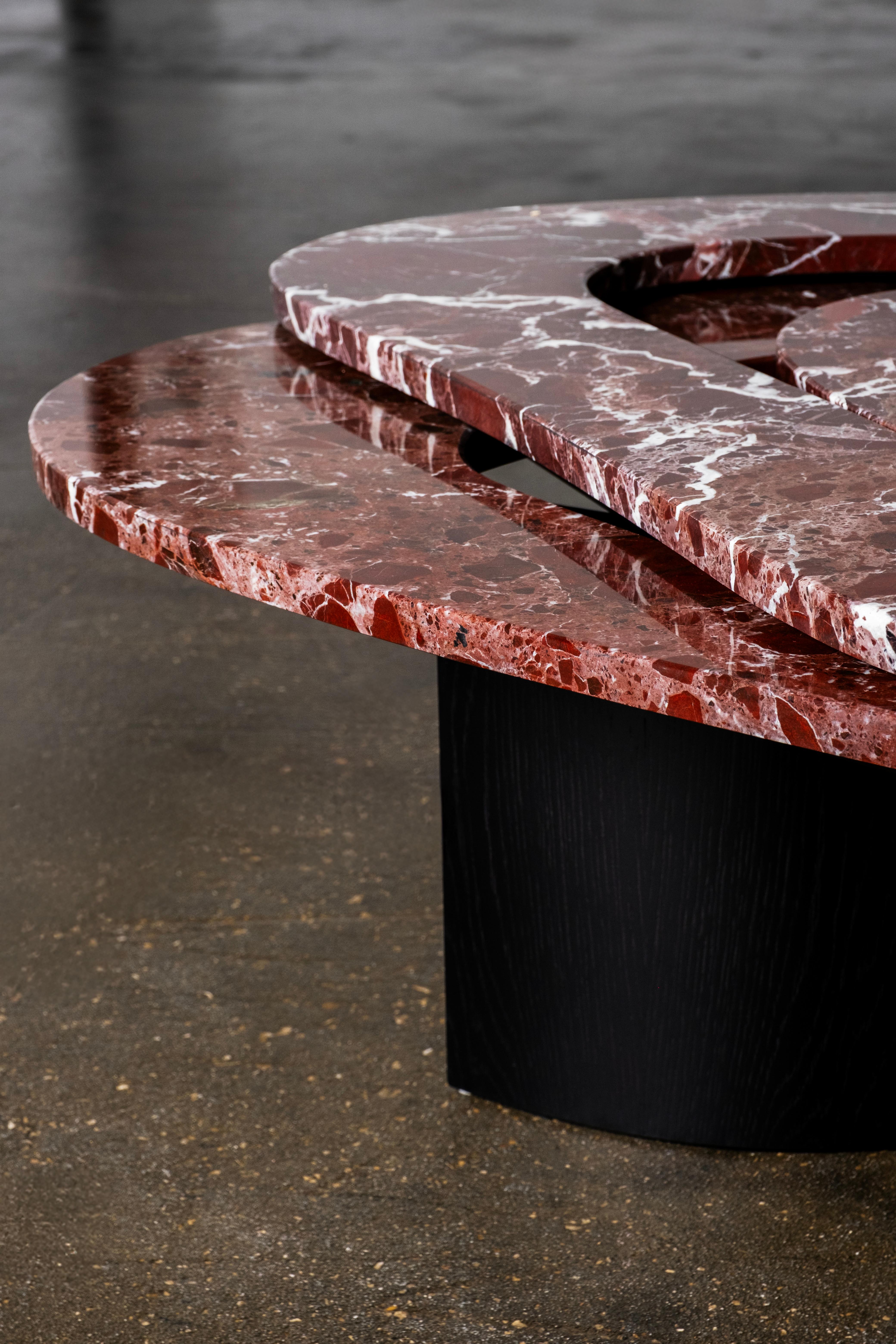 Mesa de centro contemporánea Benagil, mármol Rosso Levanto, hecha a mano por Greenapple Siglo XXI y contemporáneo en venta