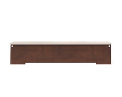 Banc contemporain '64' de Frama, acier Corten/Travertin