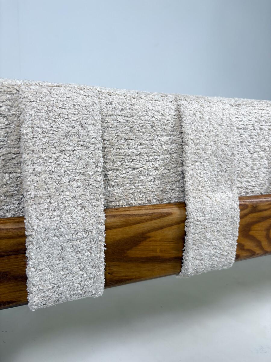 Banc contemporain, laiton et Wood Wood et tissu beige, Italie Bon état - En vente à Brussels, BE