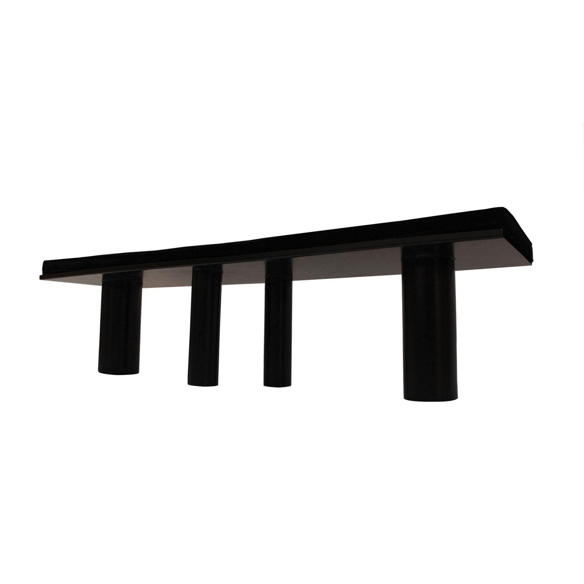 Banc contemporain conçu par I.A. Studio, composé de quatre pieds cylindriques et réalisé en métal laqué noir. L'assise est recouverte de velours de coton noir.

Dimensions : L 200 x D 40 x H 45 cm

Chaque article proposé par LA Studio est contrôlé