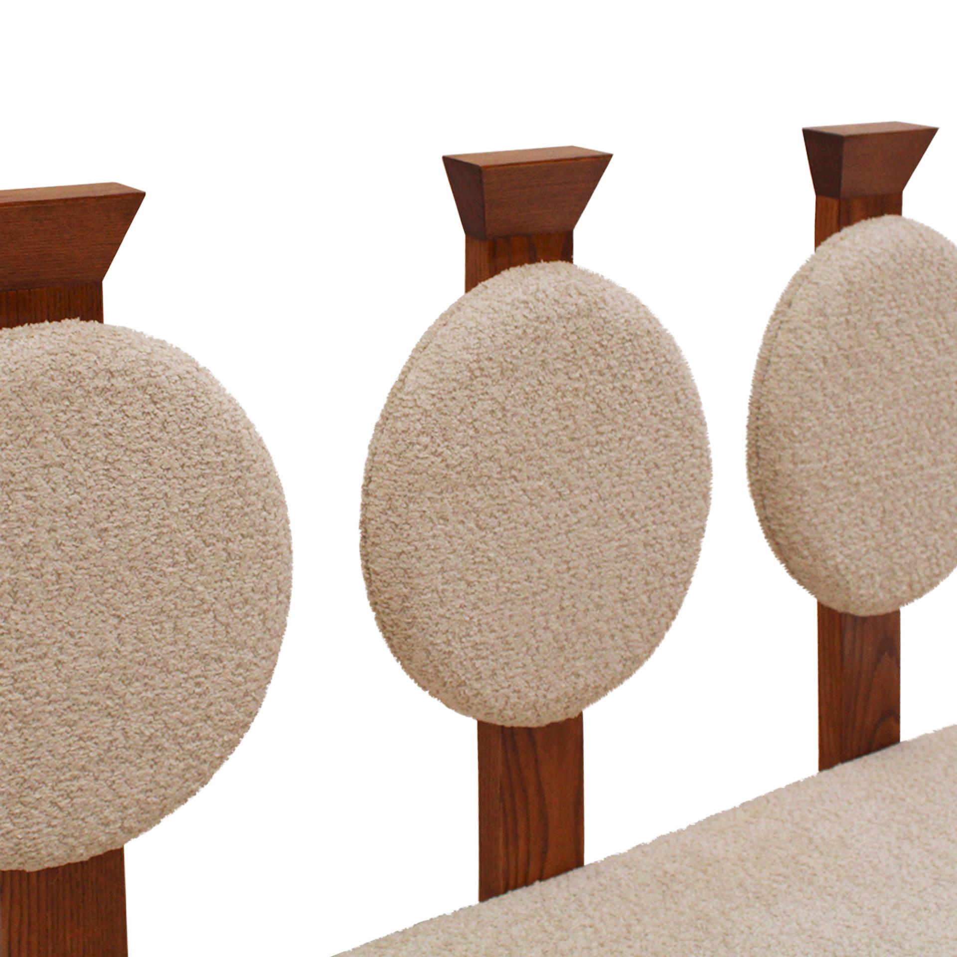 XXI secolo e contemporaneo Panchina contemporanea in Oak massiccio e Bouclé di lana, Italia in vendita