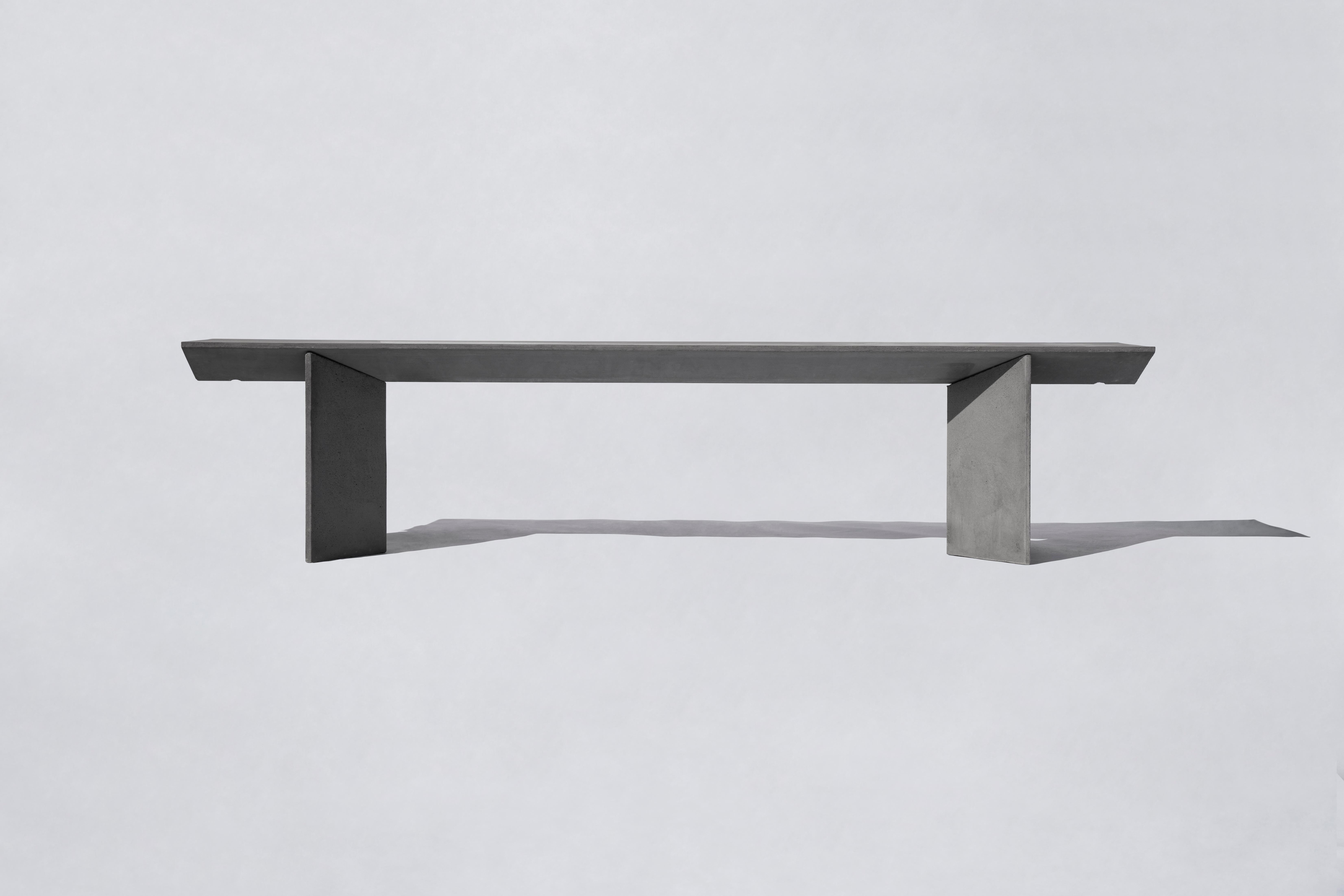 LIANG 1 Sitzbank von Bentu Design

Beton
Maße: 2000×400×445 mm 
140 kg
Verwendung im Freien: OK

--
Bentu Desing ist ein in Guangzhou ansässiges experimentelles Designstudio, das durch die Erfindung neuer Medien Konzepte für Produkt, Raum