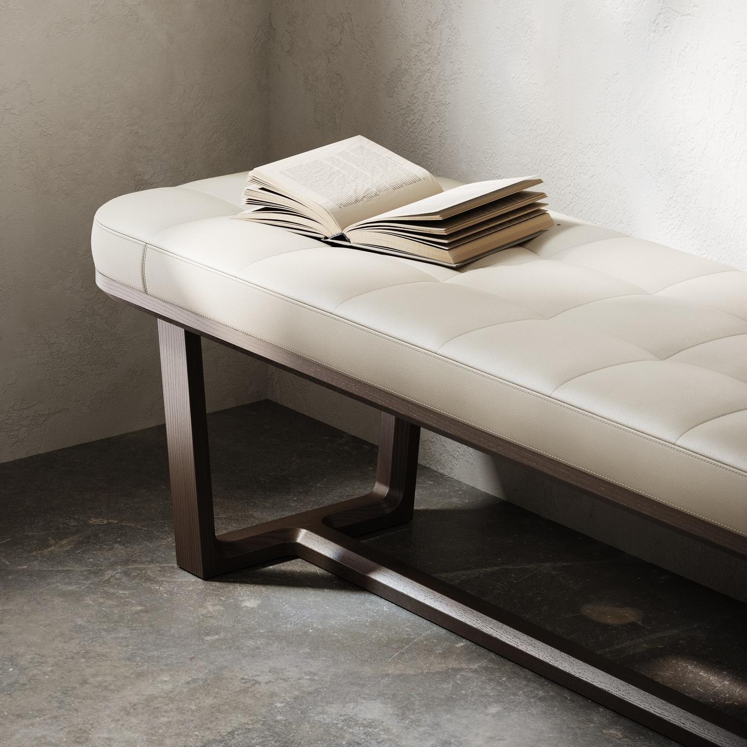 Contemporary Bench with Solid Wooden Structure with Leather Seat en vente 2