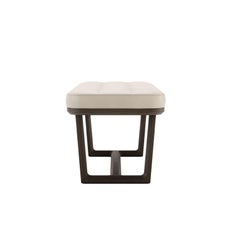 Banc contemporain avec structure en bois massif et assise en cuir