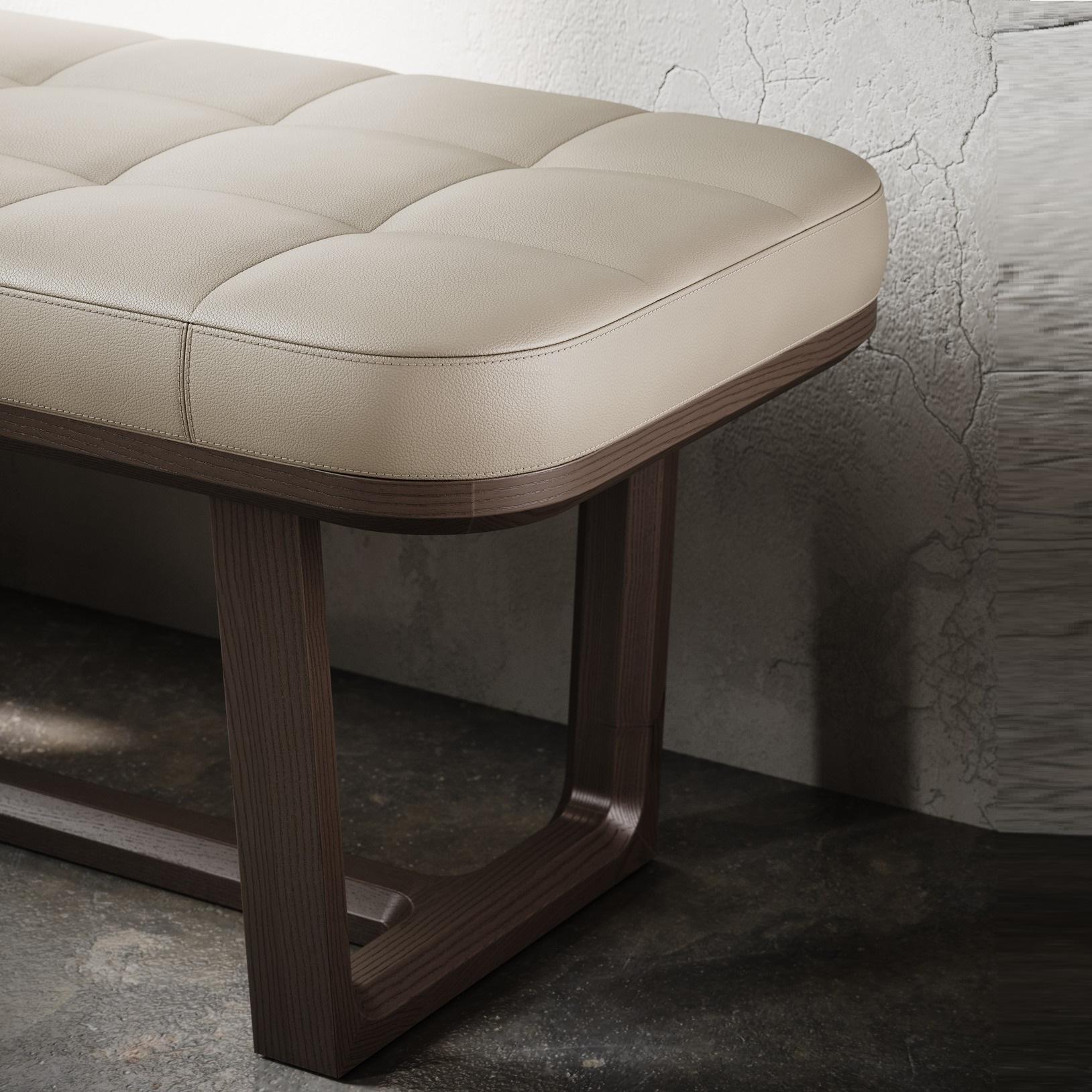 Contemporary Bench with Solid Wooden Structure with Leather Seat Neuf - En vente à NEW YORK, NY