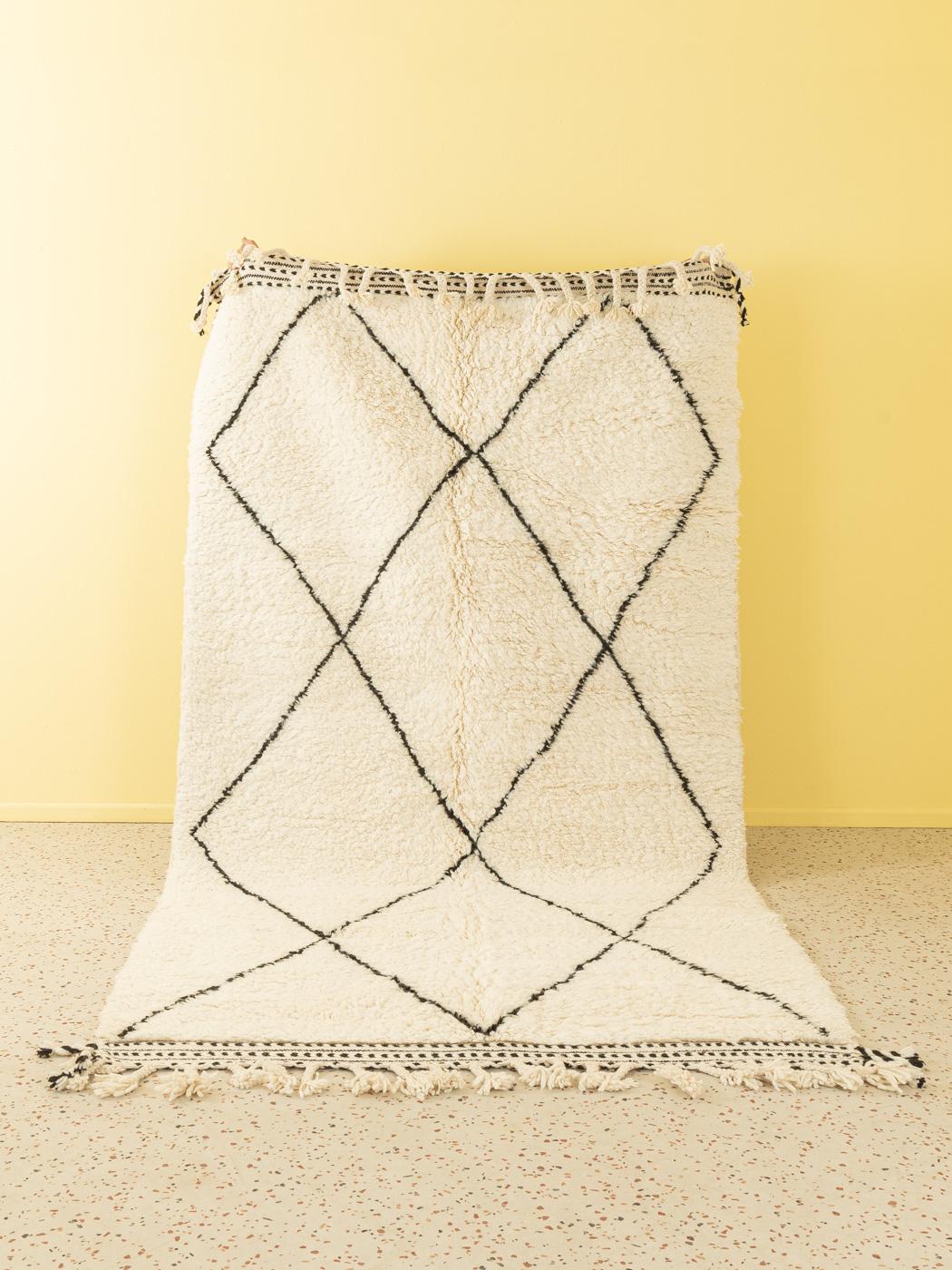 Hand-Woven Contemporary Beni Ourain Moroccan Berber Rug Creamy Withe Diamond Pattern For Sale