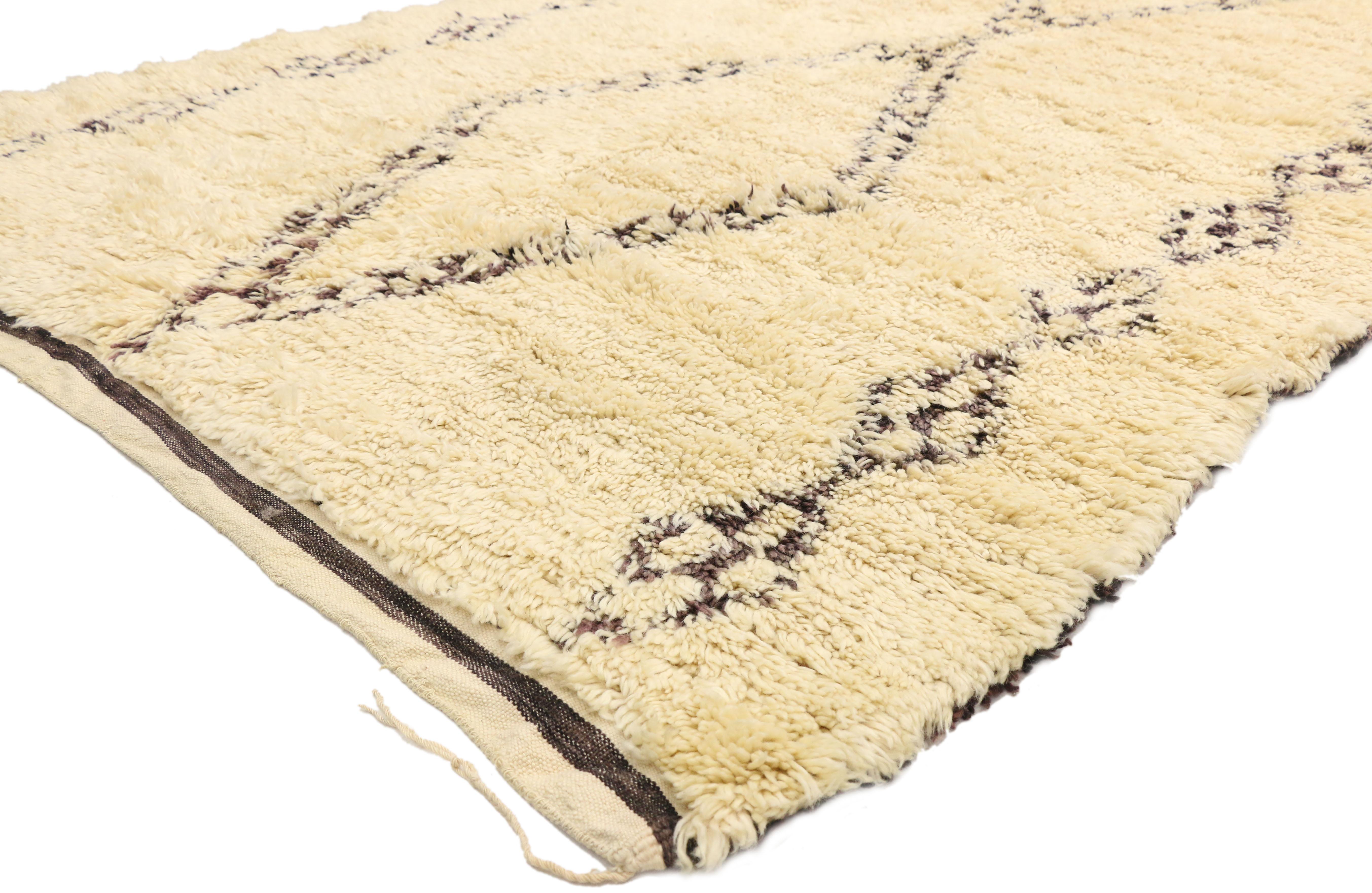 20769, Contemporary Beni Ourain Moroccan Rug with Minimalist Style. This hand knotted wool contemporary Moroccan Beni Ourain rug features three columns of a variety of diamond shapes spread across an abrashed cream field. Two large diamonds and the