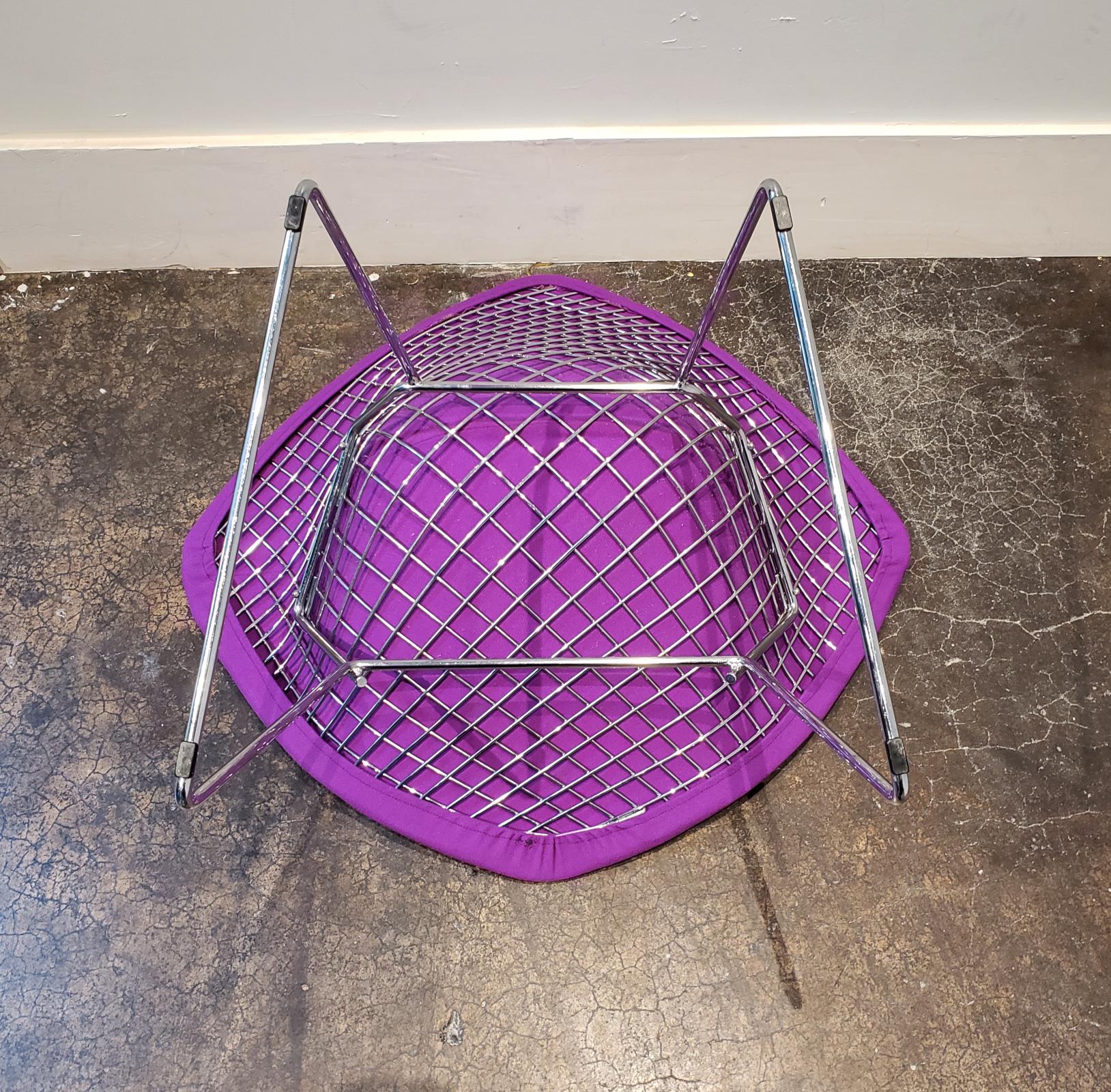 Contemporary Bertoia Diamond Chair Steel Wire Frame Purple Upholstery In Good Condition In Dallas, TX