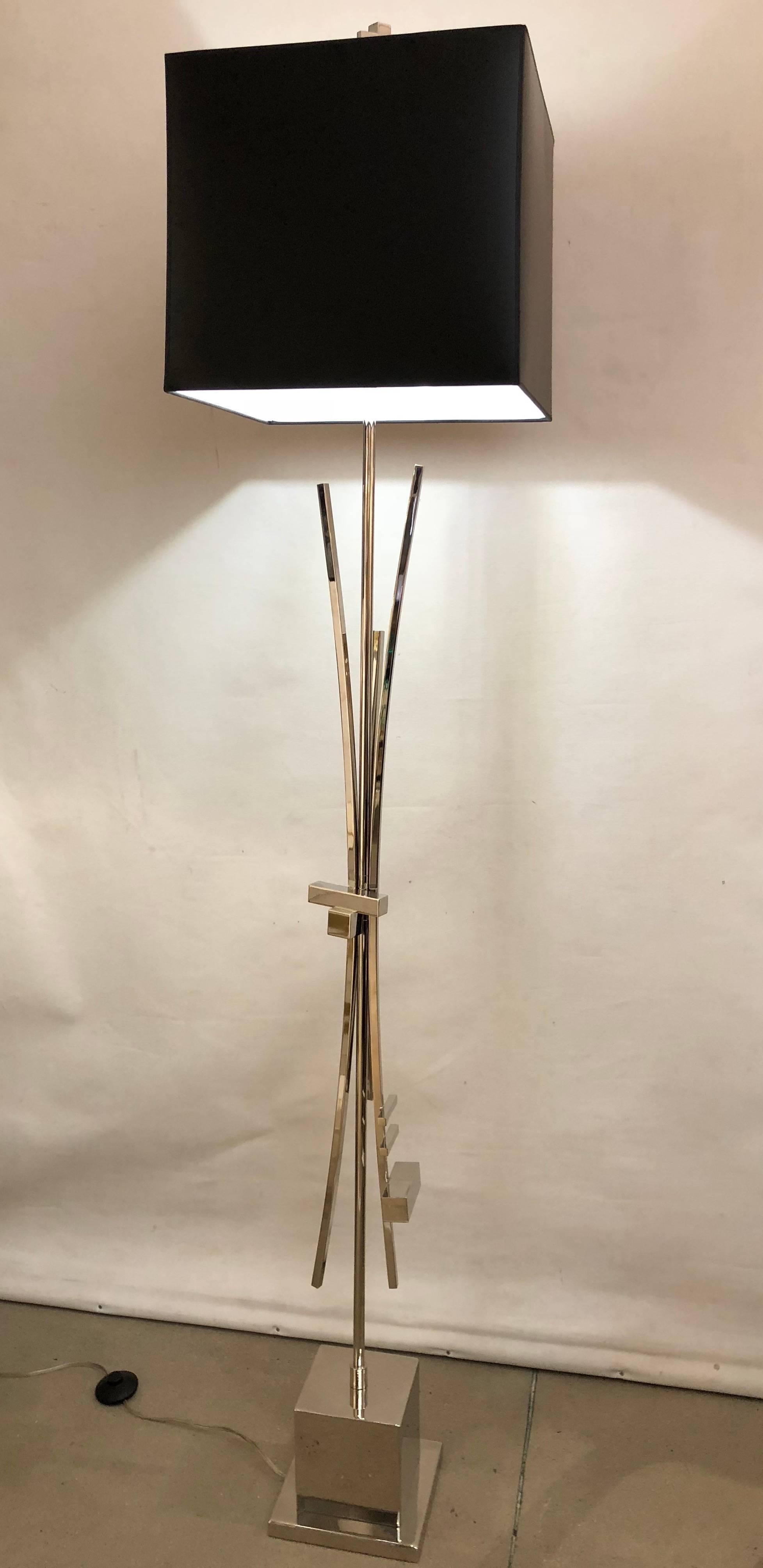 A modern Italian fine design floor lamp, the abstract geometric design with squared metal strips and plates disposed on a central pole supported by a stepped nickel-plated square base. High quality of execution.
Dimensions of base: 8.5 inches x 8.5.