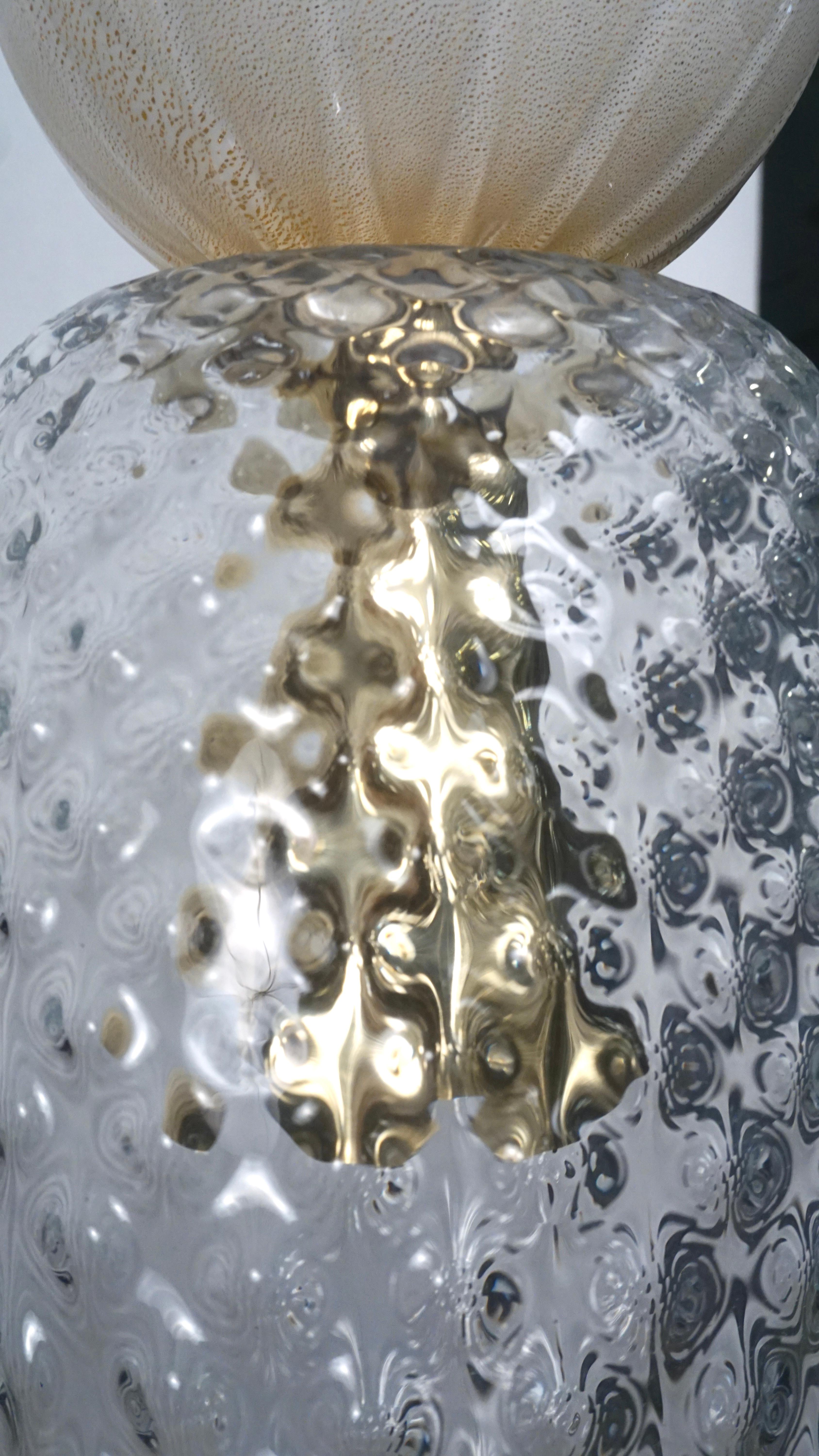 Fait main Lampe à suspension contemporaine italienne sur mesure en cristal de Murano et verre de Murano rose:: or et crème en vente