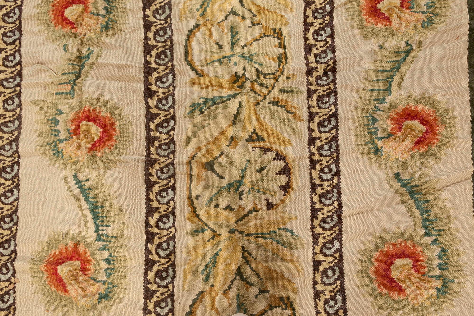 Bessarabique Tapis contemporain en laine Bessarabian à motifs floraux faits à la main par Doris Leslie Blau en vente