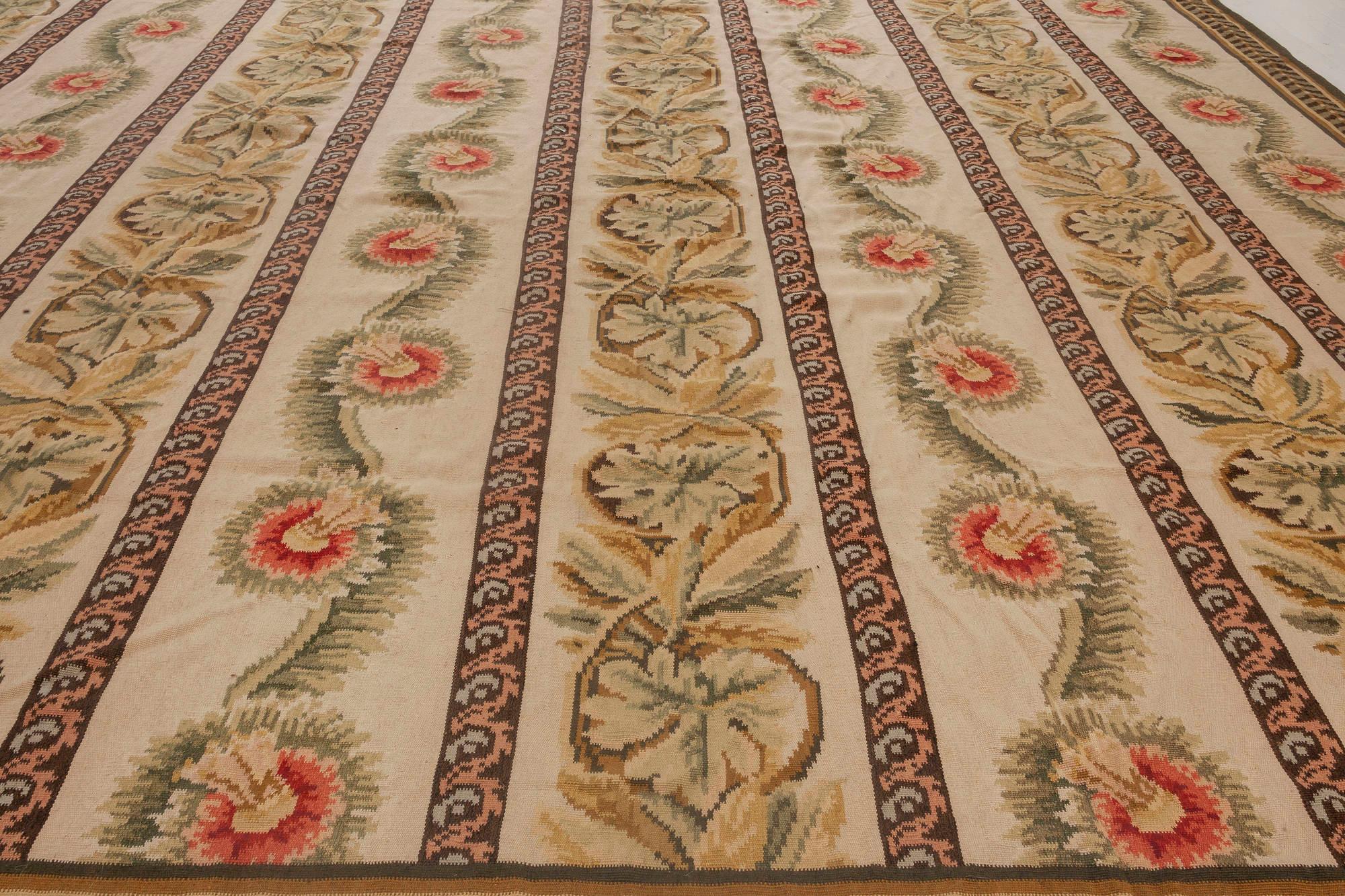 Contemporary Bessarabian Floral Flat-Weave Wool Rug by by Doris Leslie Blau In New Condition For Sale In New York, NY
