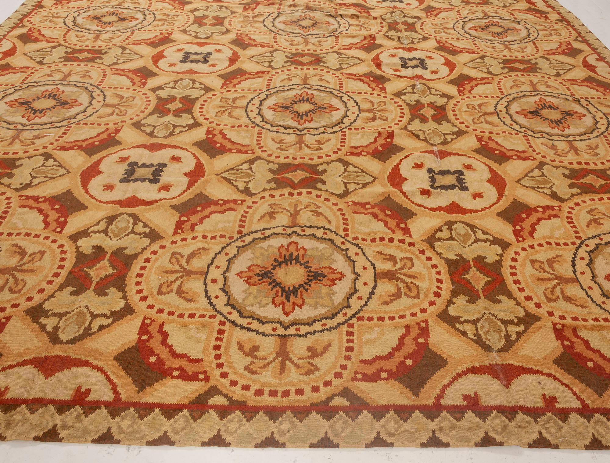 Zeitgenössischer, bessarabisch inspirierter, handgefertigter Teppich von Doris Leslie Blau (21. Jahrhundert und zeitgenössisch) im Angebot