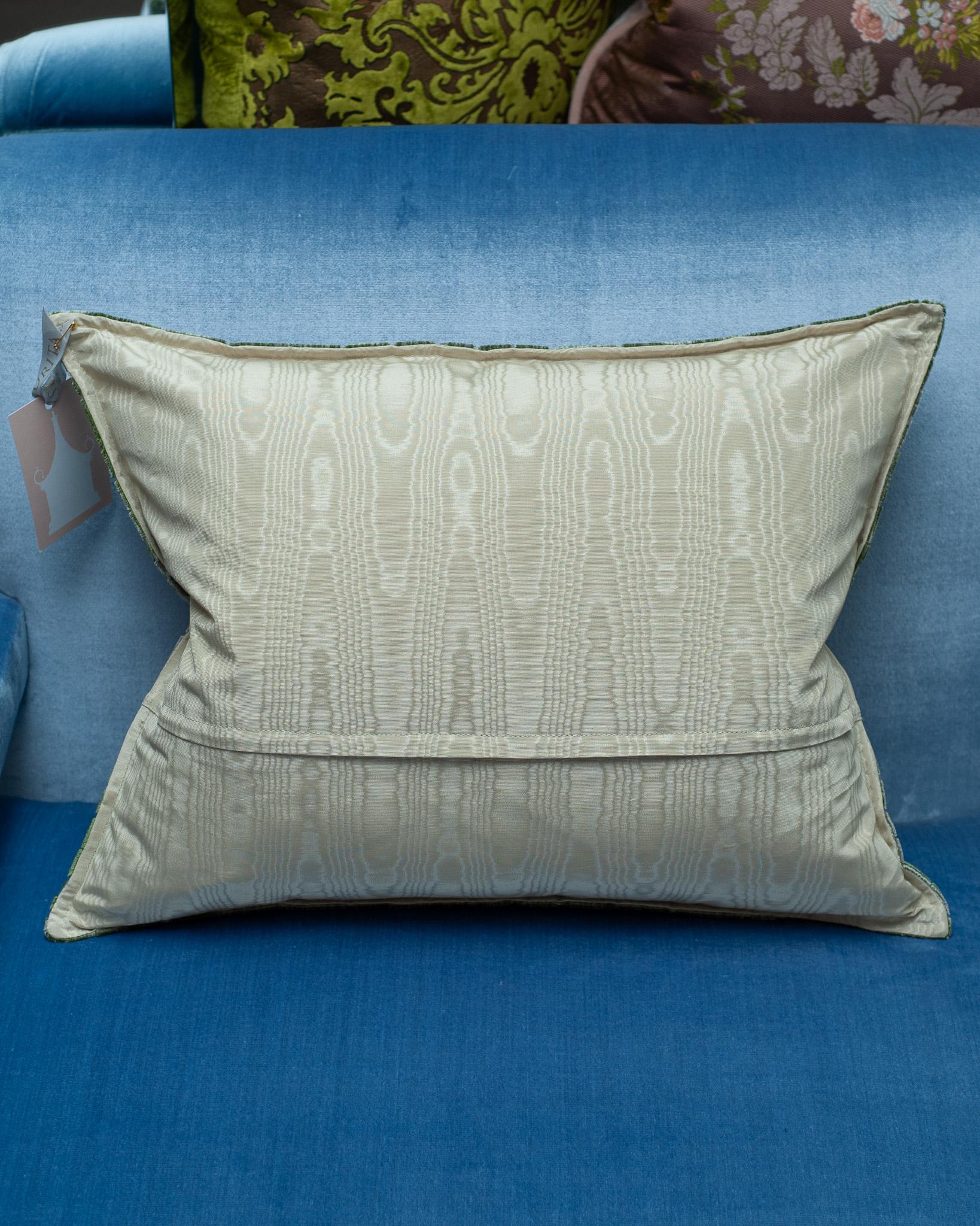 Contemporary Bevilacqua Green Silk Velvet Pillows In Crocodile Pattern For Sale 1