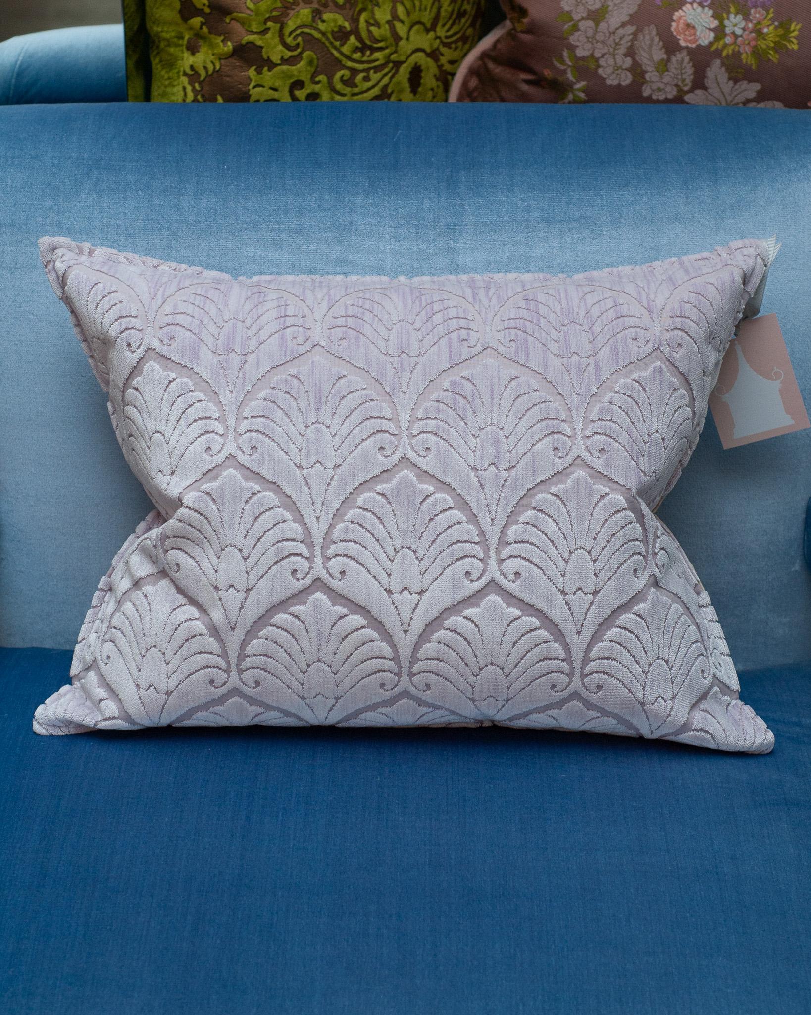 A stunning Bevilacqua Tessuti silk velvet pillow in lilac with Palmya pattern. Made in Bevilacqua's workshop for Maison Nurita, this luxurious pillow is backed in Bevilacqua creme silk moiré. Filled with the highest quality down and feather