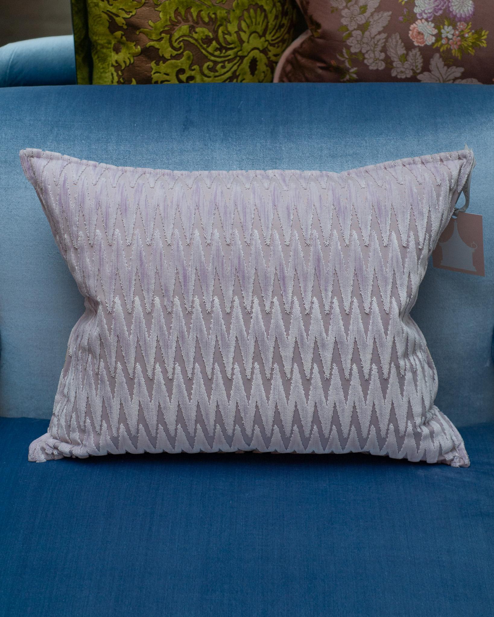 A stunning Bevilacqua Tessuti silk velvet pillow in lilac with zig zag pattern. Made in Bevilacqua's workshop for Maison Nurita, this luxurious pillow is backed in Bevilacqua creme silk moiré. Filled with the highest quality down and feather