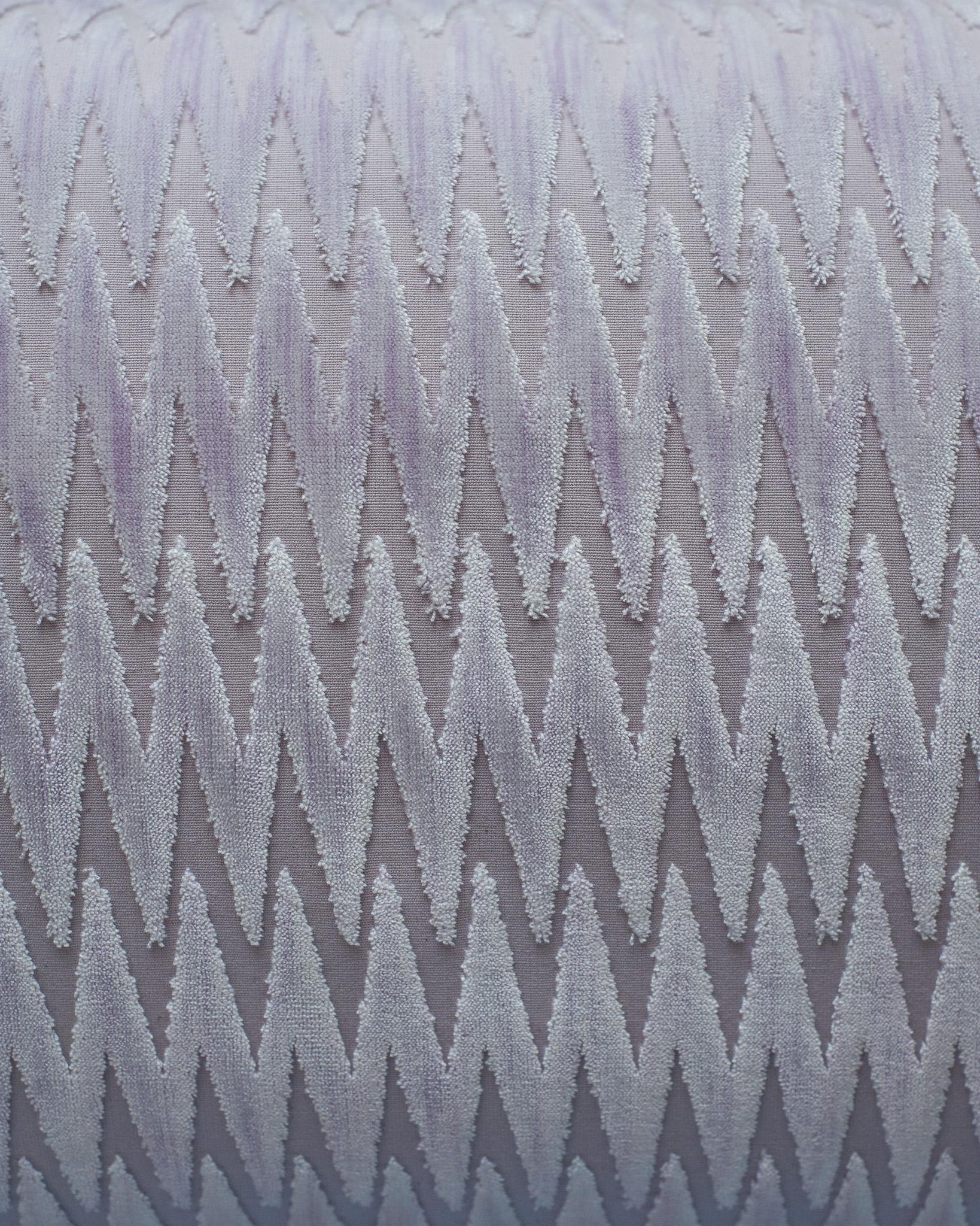 Contemporary Bevilacqua Lilac Silk Velvet Pillows In Zig Zag Pattern (Italienisch) im Angebot