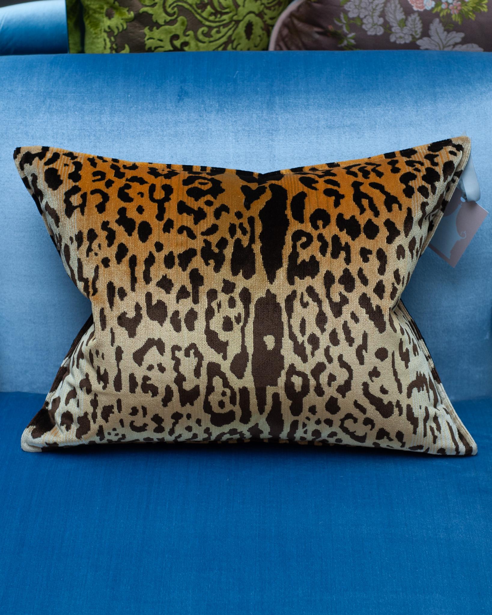 A stunning Bevilacqua Tessuti silk velvet pillow in tan and black with leopard pattern. Made in Bevilacqua's workshop for Maison Nurita, this luxurious pillow is backed in Bevilacqua black silk moiré. Filled with the highest quality down and feather