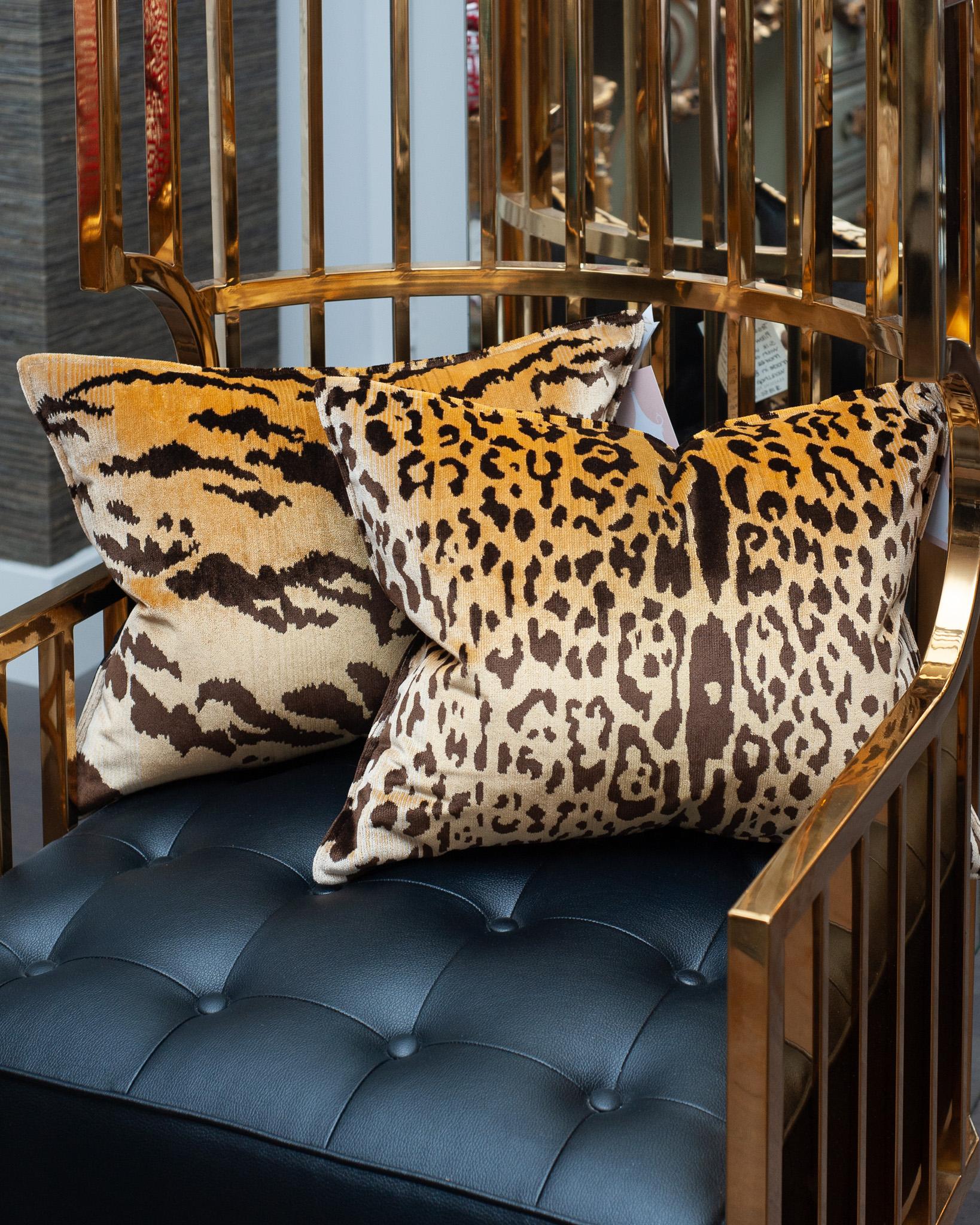 Contemporary Bevilacqua Tan & Black Silk Velvet Pillows In Leopard Pattern 2