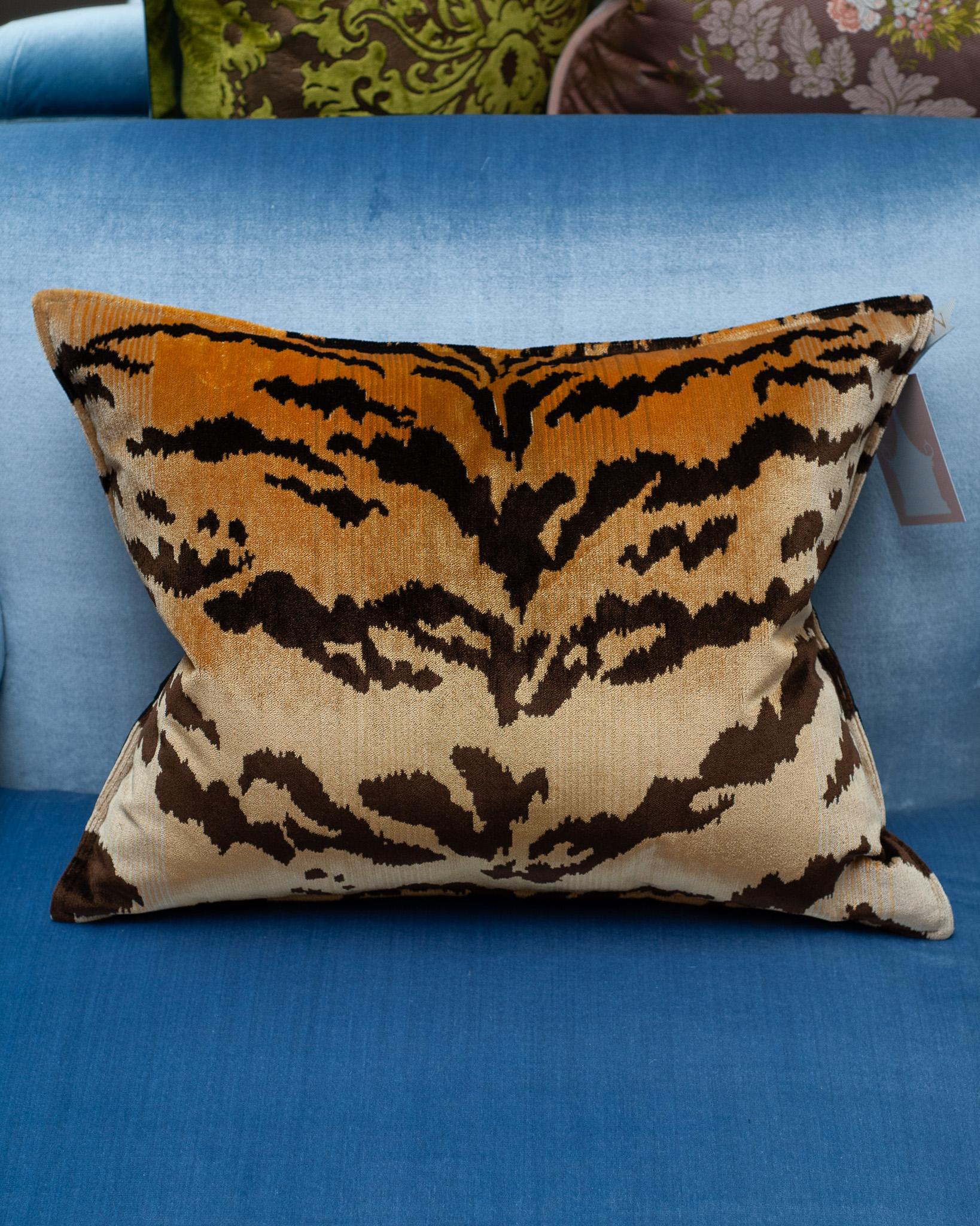 A stunning Bevilacqua Tessuti silk velvet pillow in tan and black with tiger pattern. Made in Bevilacqua's workshop for Maison Nurita, this luxurious pillow is backed in Bevilacqua black silk moiré. Filled with the highest quality down and feather
