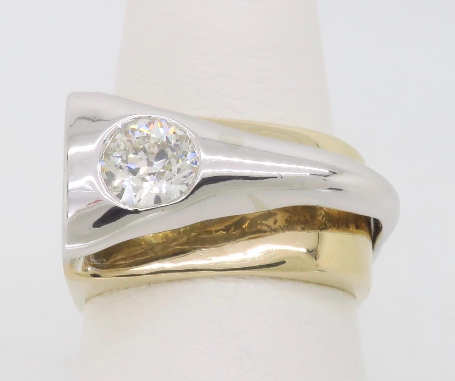 Contemporary Bezel Set Two-Tone Diamond Ring (Alteuropäischer Schliff)