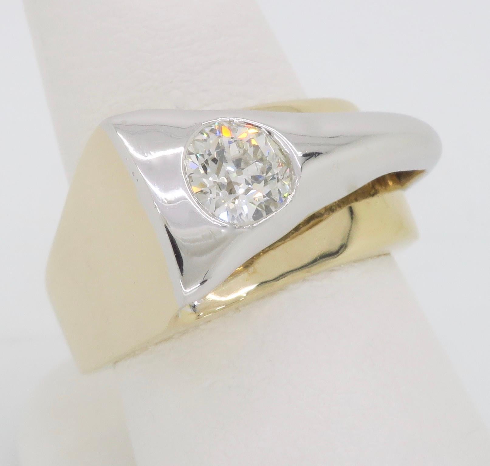 Contemporary Bezel Set Two-Tone Diamond Ring für Damen oder Herren