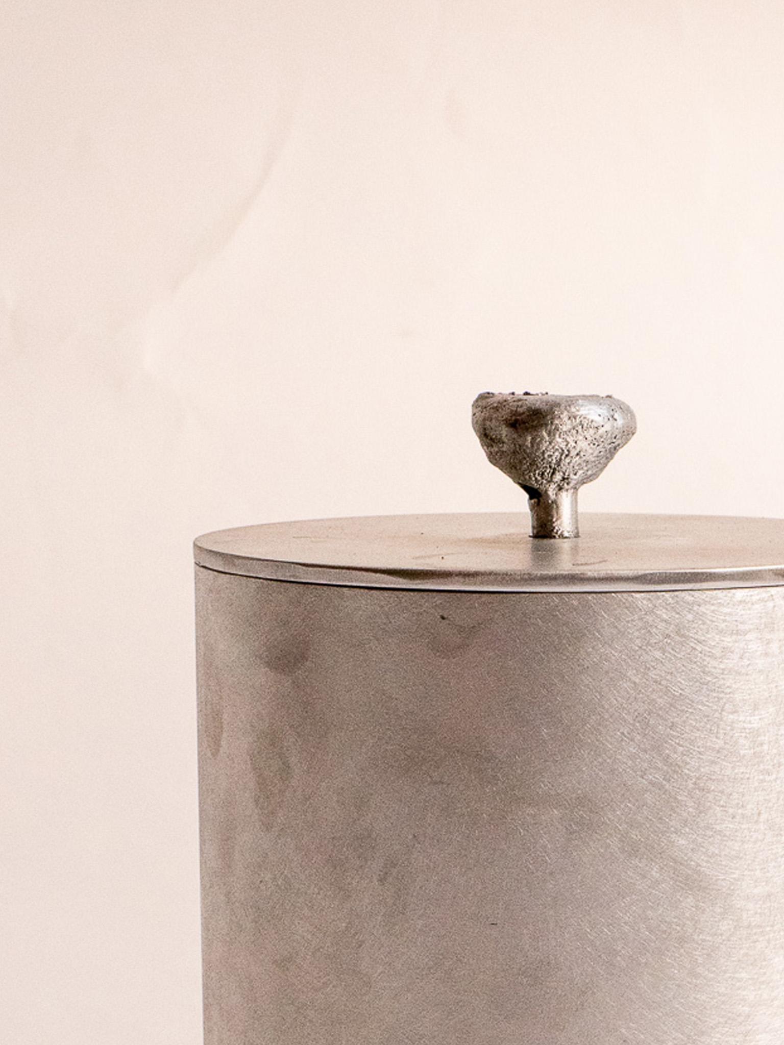Fait main 'Contemporary Bin' by Joseph Ellwood for Six Dots Design en vente
