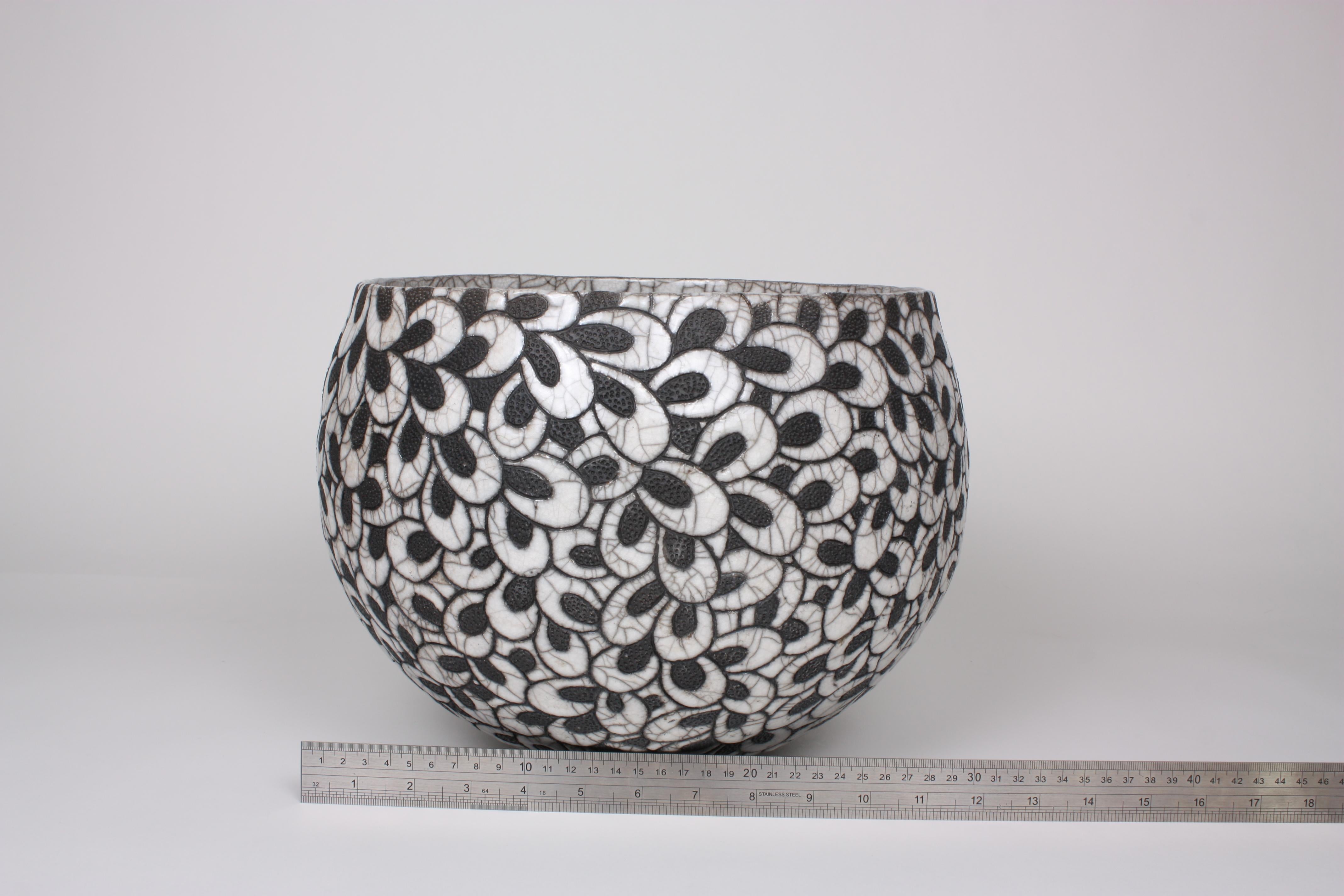 Black and White Ceramic Bowl, Coupe Printemps II In New Condition In Mareil-Marly, Yvelines