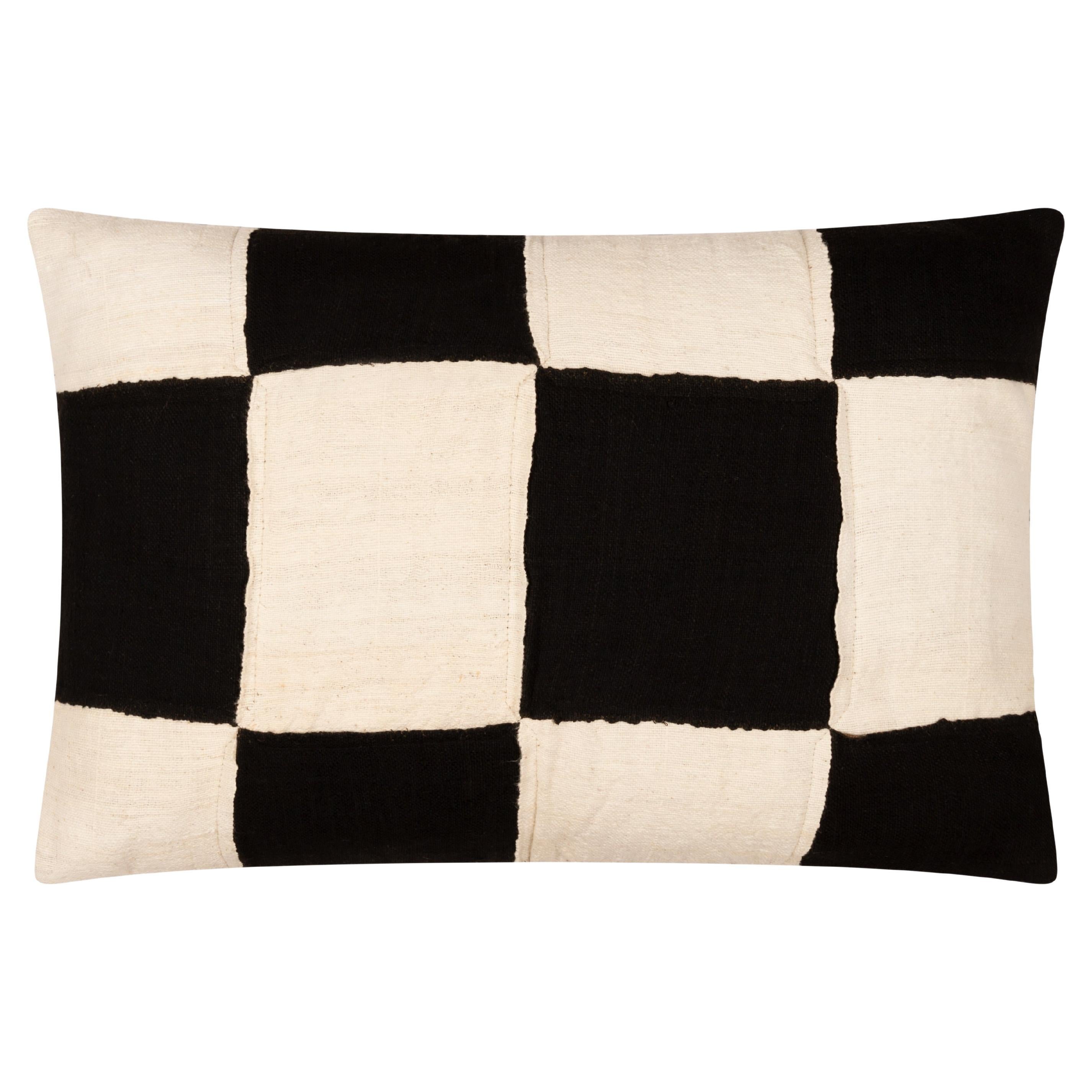 Contemporary Black and White Checkered Cushion Cover Mad from Malian Fabrics For Sale