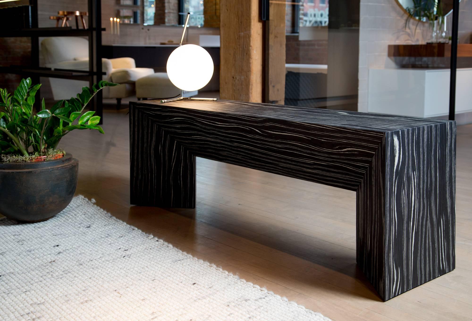 XXIe siècle et contemporain Banc plié contemporain minimaliste en placage de bois écologique noir et blanc, États-Unis en vente