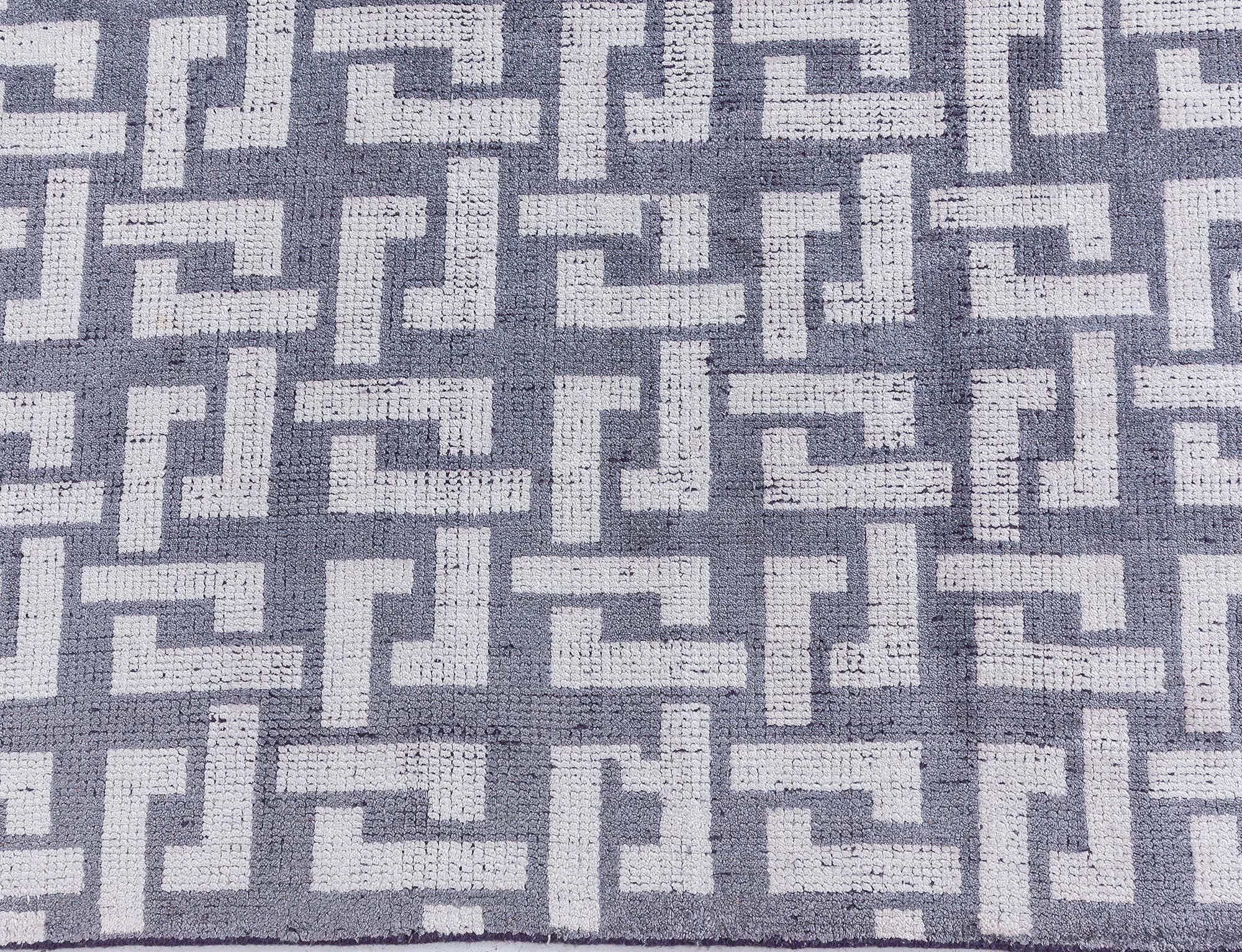 Moderno Tappeto geometrico contemporaneo modulare di grandi dimensioni in bianco e nero di Doris White Blau in vendita
