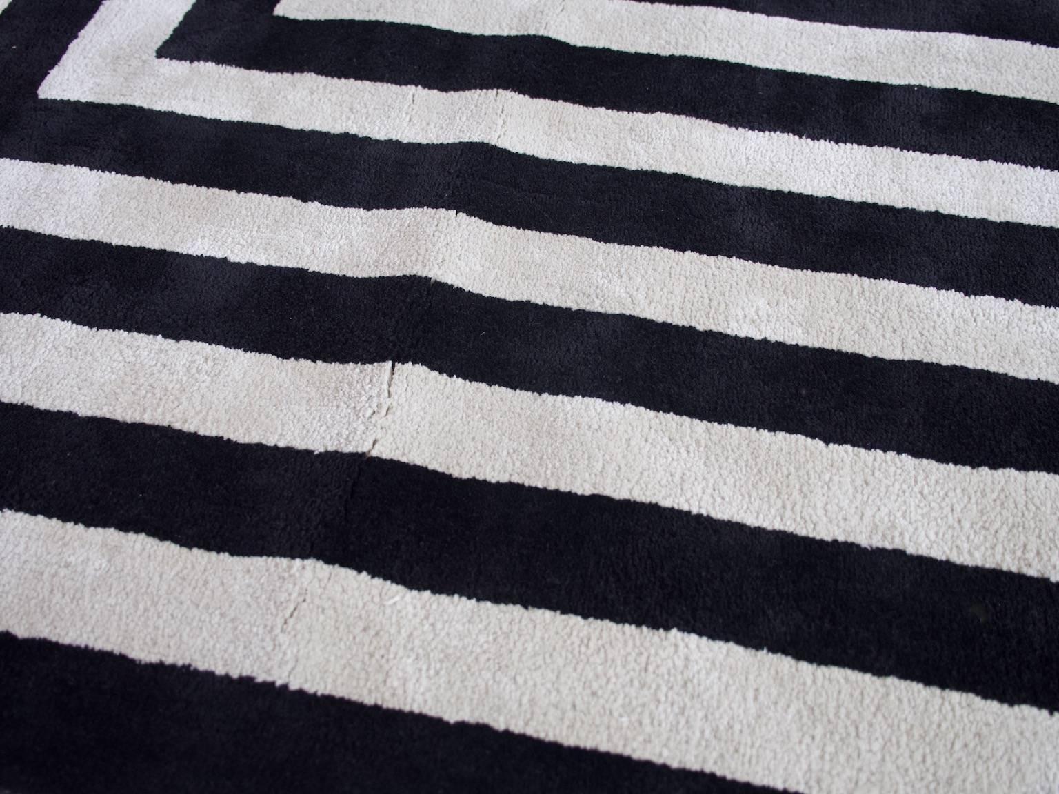 black white geometric rug