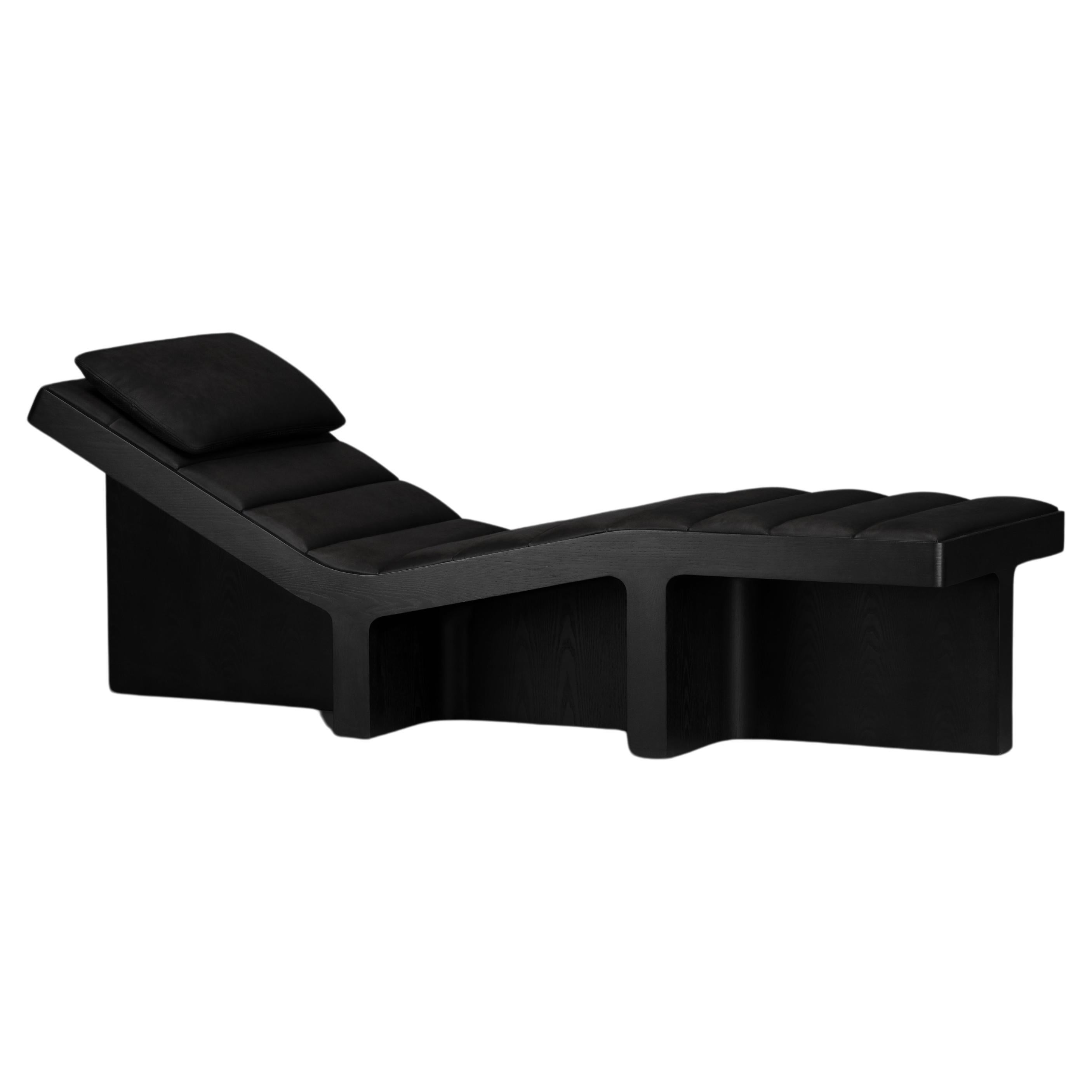 Chaise longue contemporaine en frêne noir Poids de l'ombre par Atelier V&F