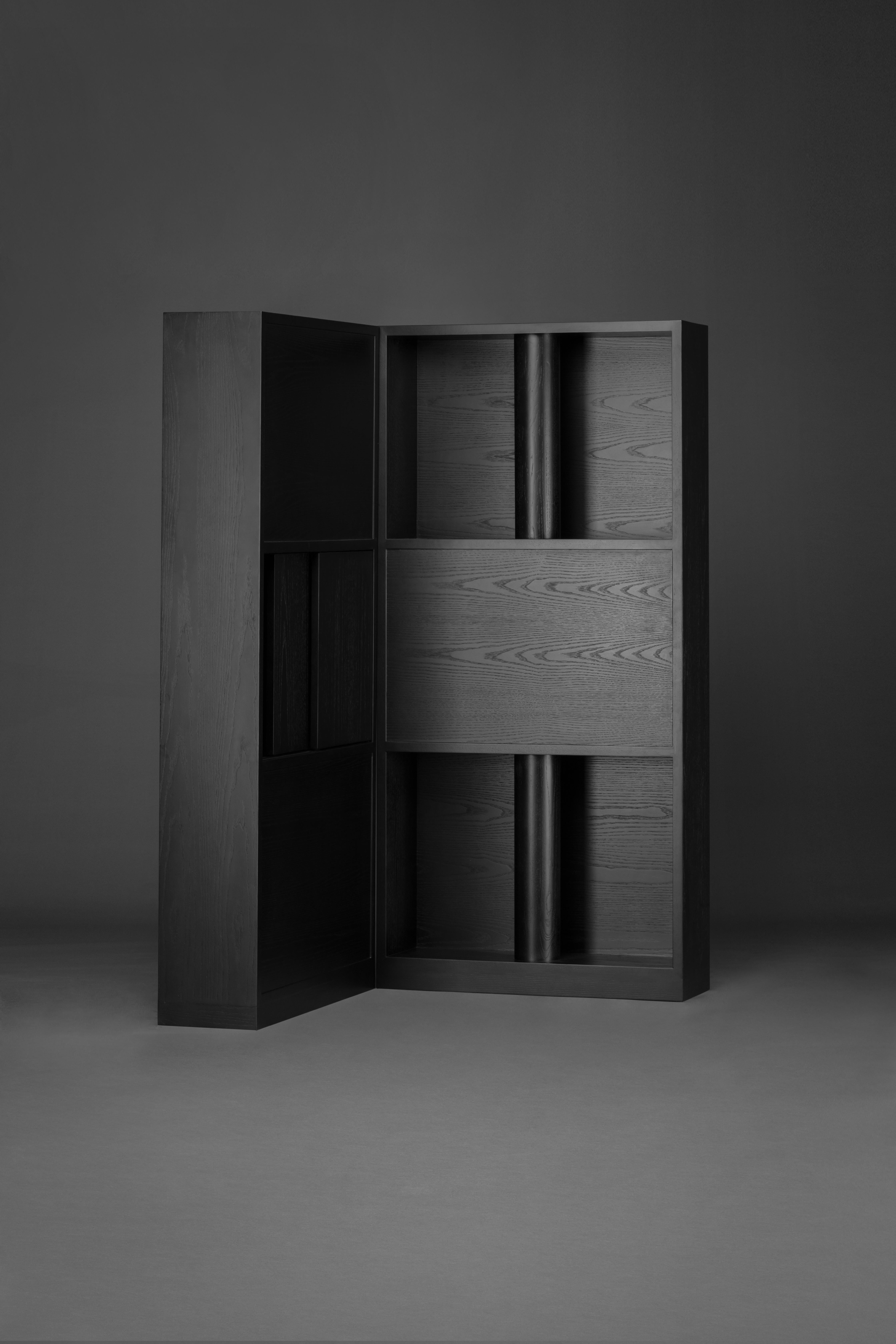 Fait main Frêne noir contemporain Poids du cabinet Shadow Screen par Atelier V&F en vente