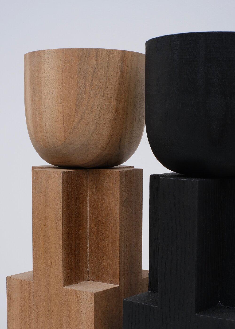 Zeitgenössische schwarze Schale aus Iroko-Holz, Kelchschale von Arno Declercq (Belgisch) im Angebot
