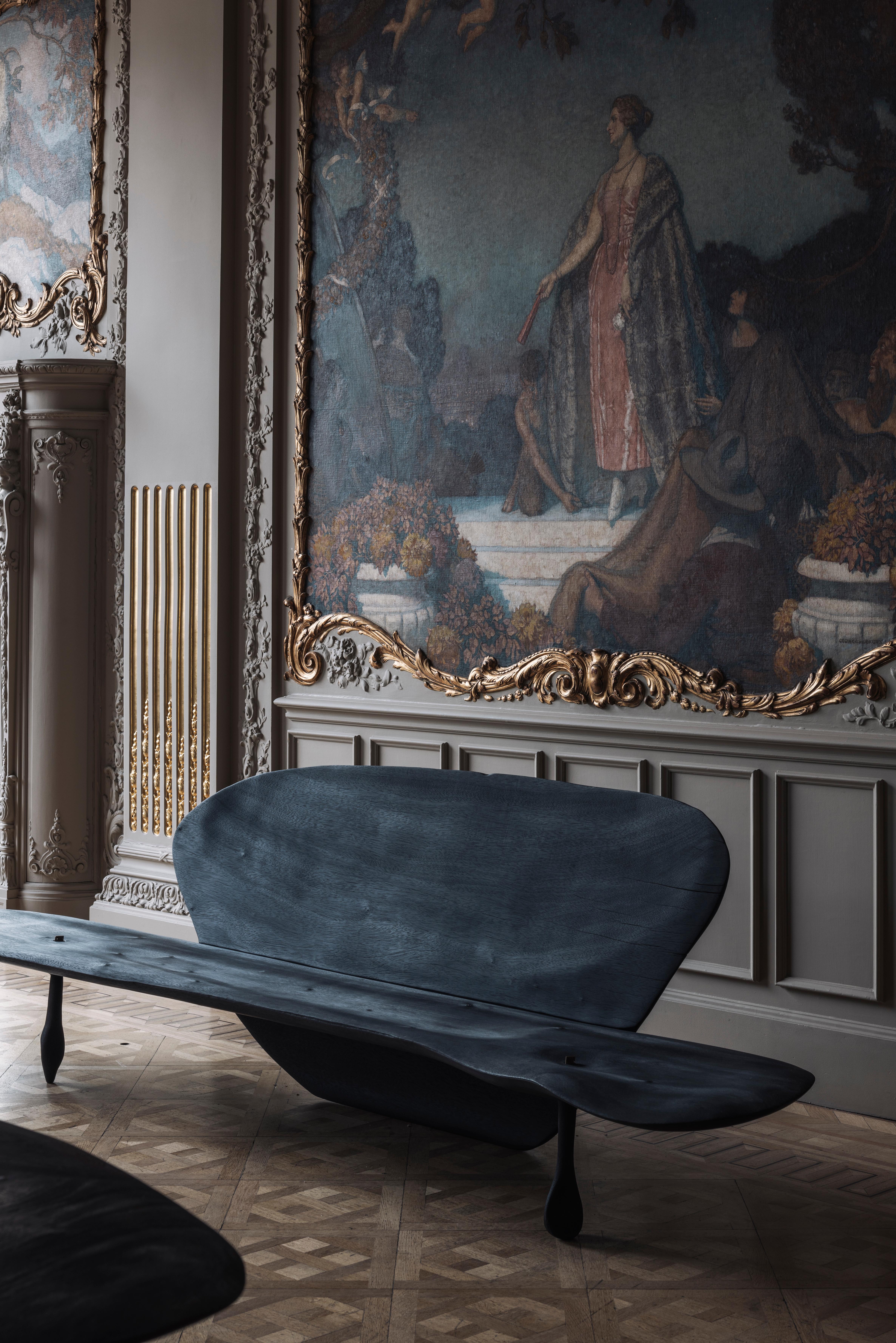 Banc contemporain sculpté et brûlé noir Neuf - En vente à 1204, CH