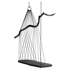 Panchina / Altalena moderna in legno bruciato nero - Divano galleggiante di Chiel Kuijl