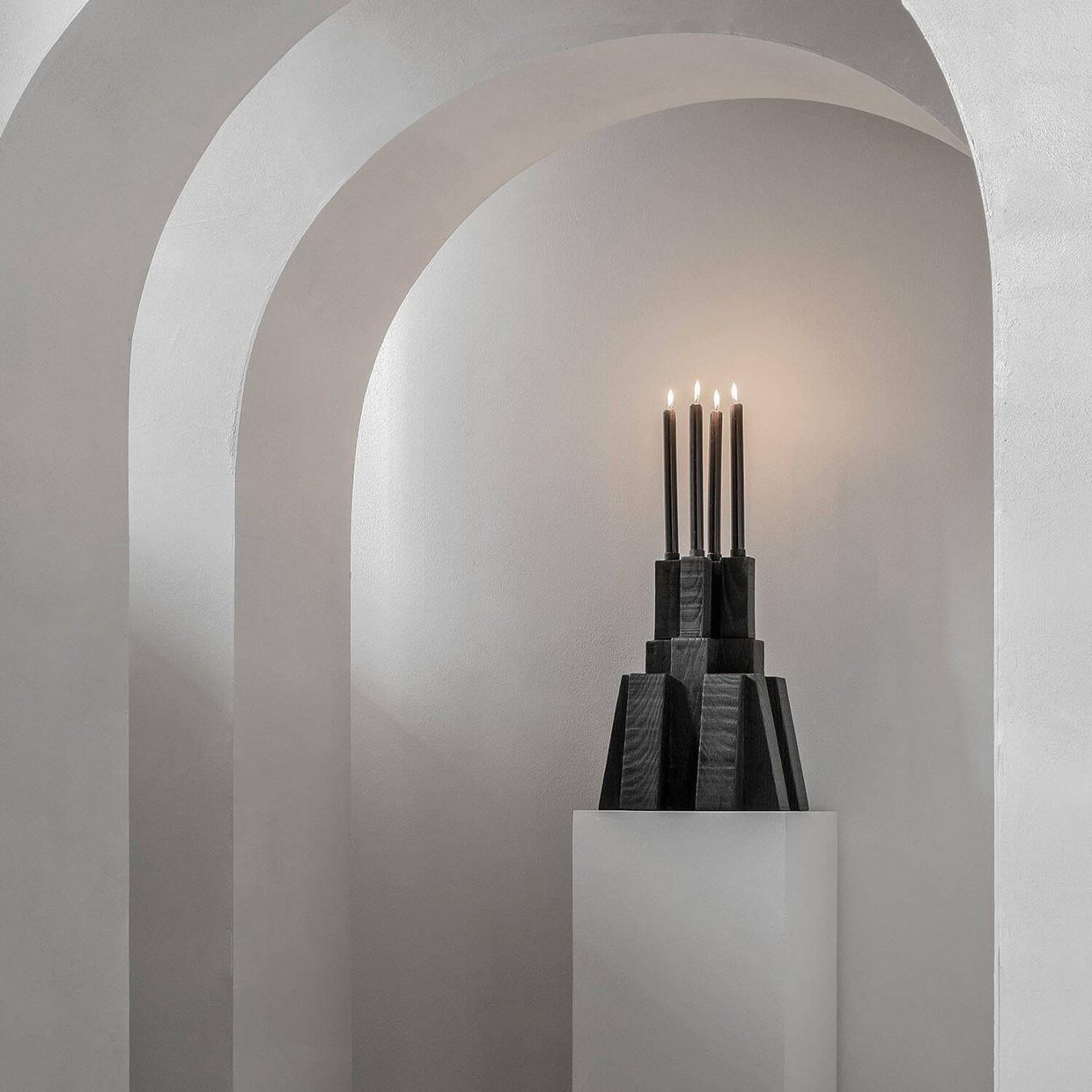 Zeitgenössischer schwarzer Kerzenständer aus Eiche, Bunker 2.0 von Arno Declercq (Moderne) im Angebot