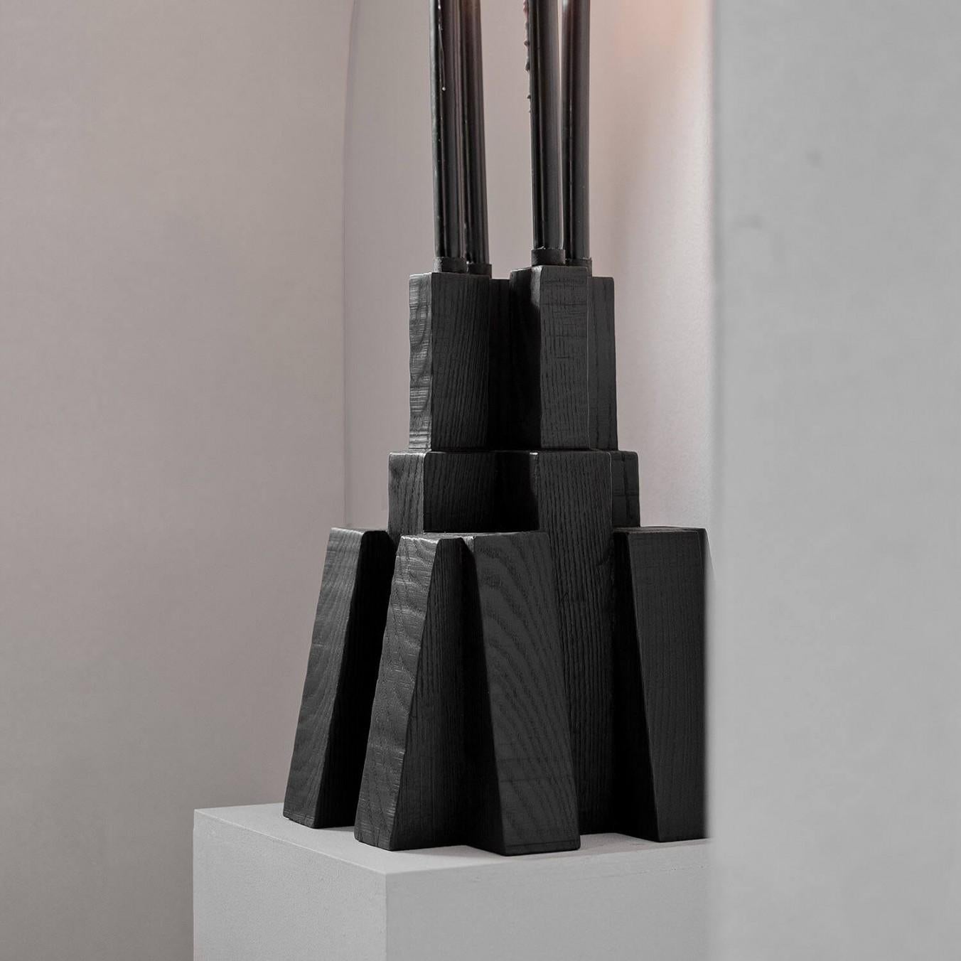 Zeitgenössischer schwarzer Kerzenständer aus Eiche, Bunker 2.0 von Arno Declercq (Belgisch) im Angebot