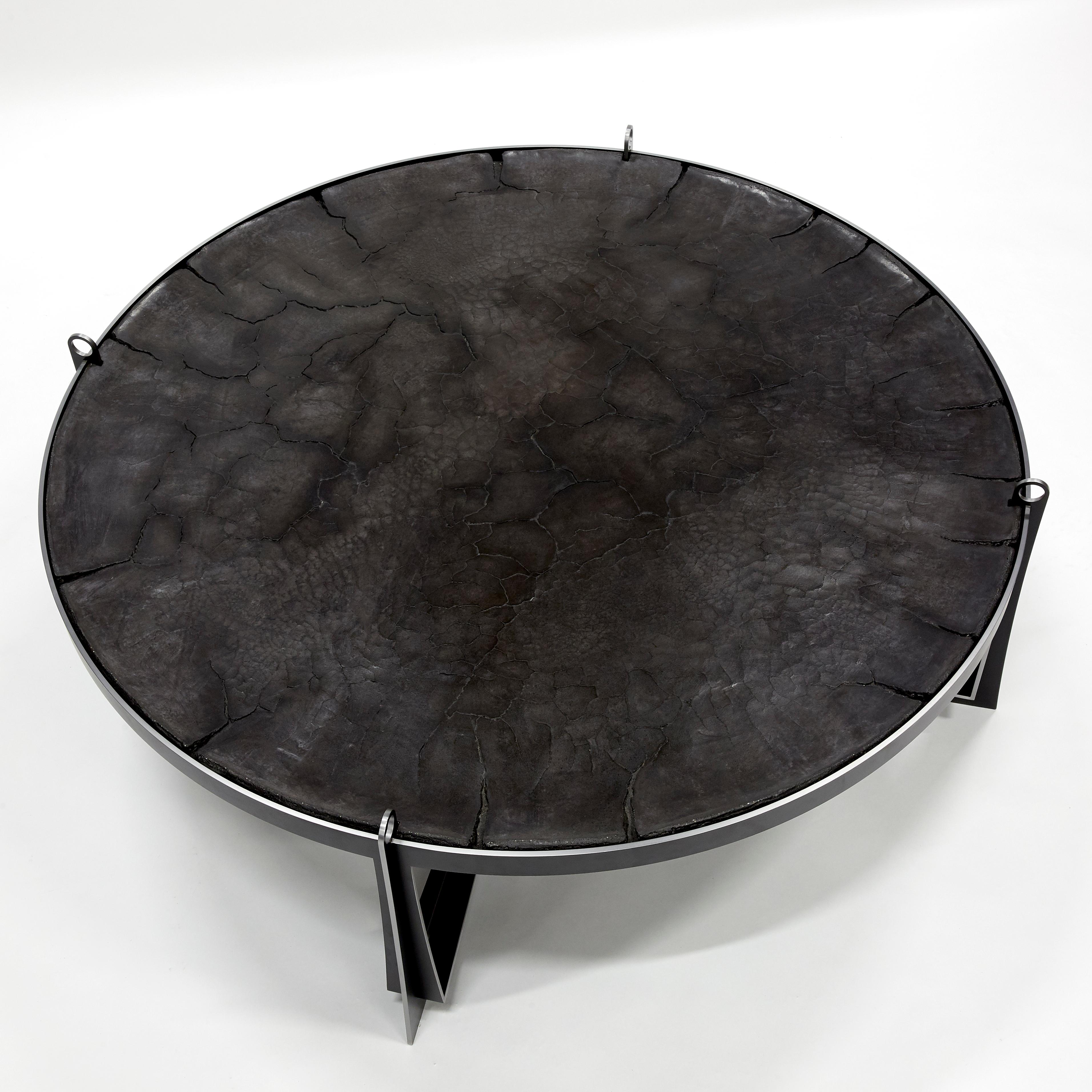 Fait main Table basse contemporaine en ciment noir et acier par Erwan Boulloud, France en vente
