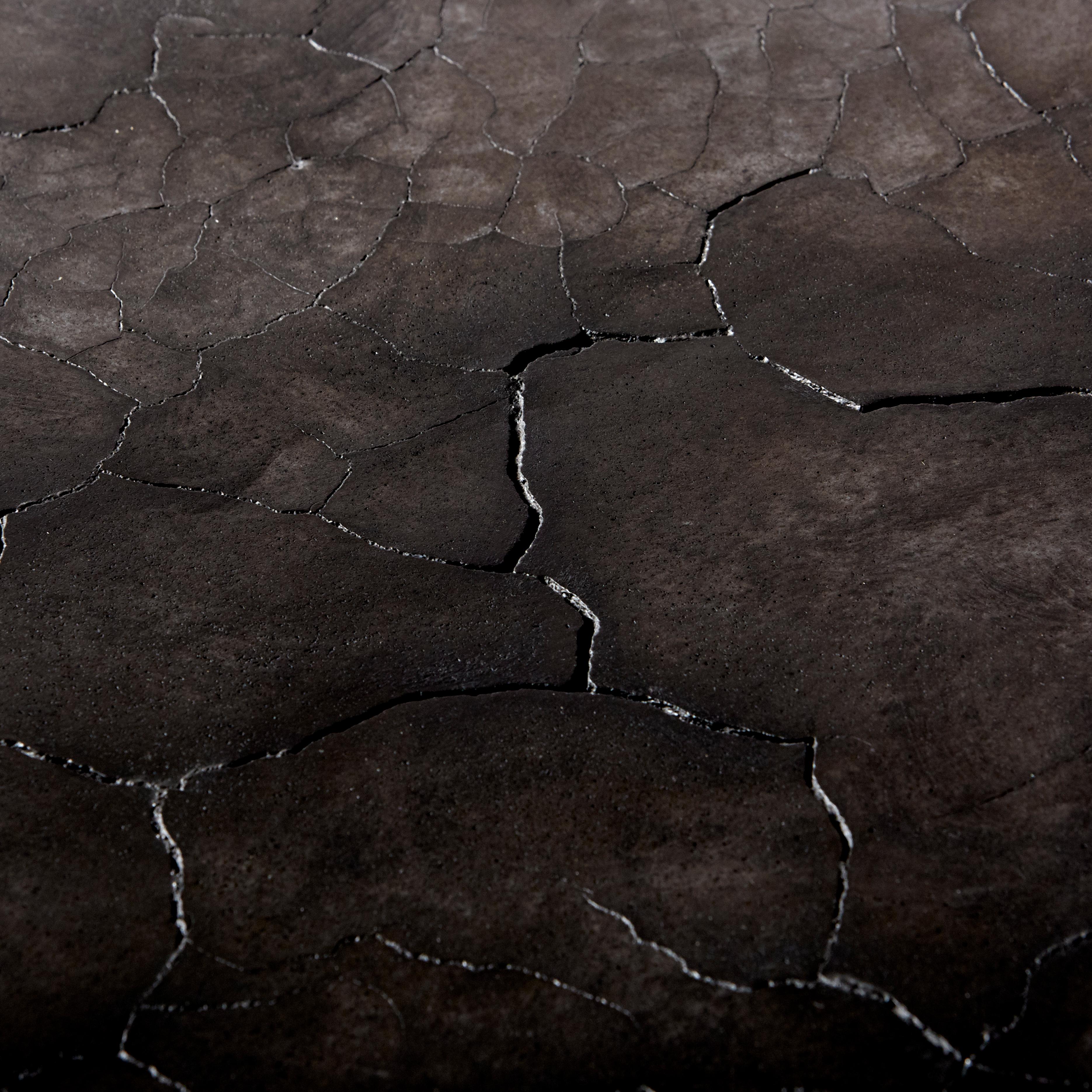 Acier Table basse contemporaine en ciment noir et acier par Erwan Boulloud, France en vente
