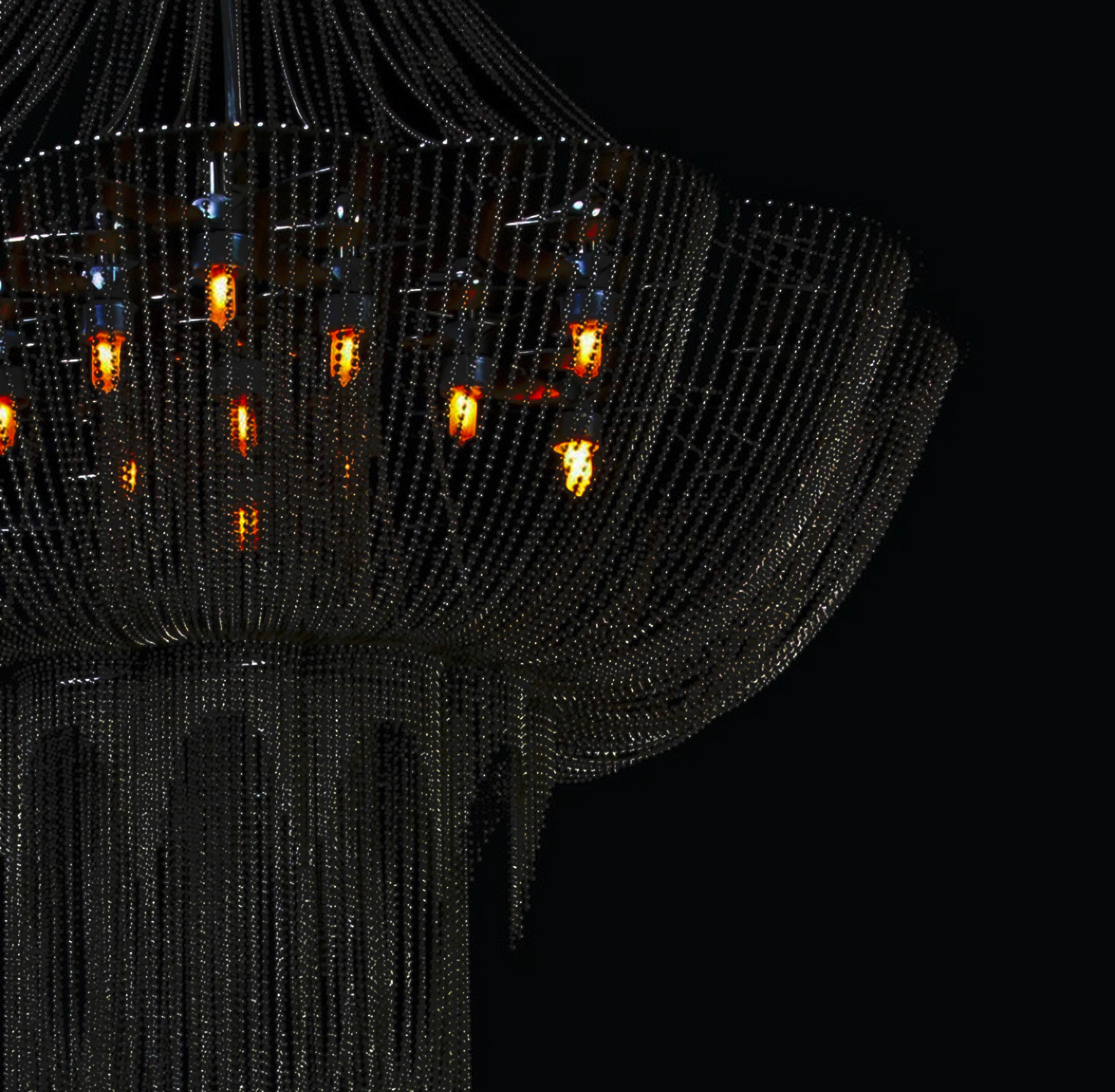 Moderno Lampadario contemporaneo in acciaio tagliato al laser a catena nera, Willow Lamp, Sudafrica in vendita